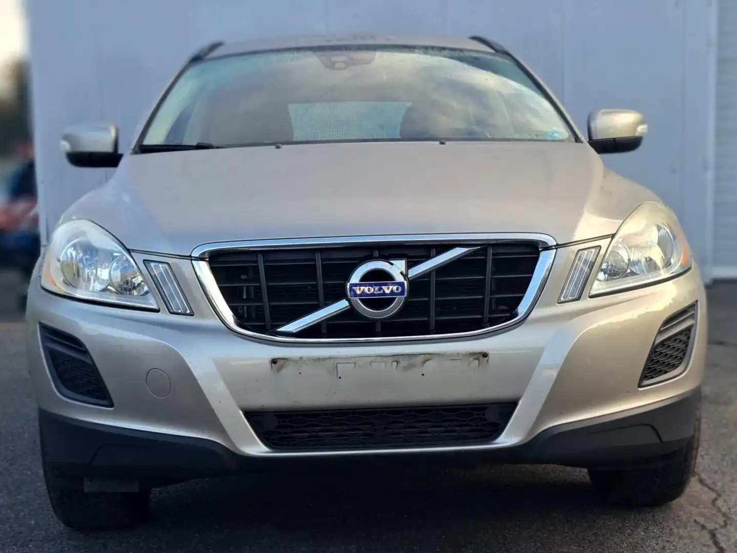 Volvo XC60 XC60 2.0 D3 Momentum Geartronic Gris - 2