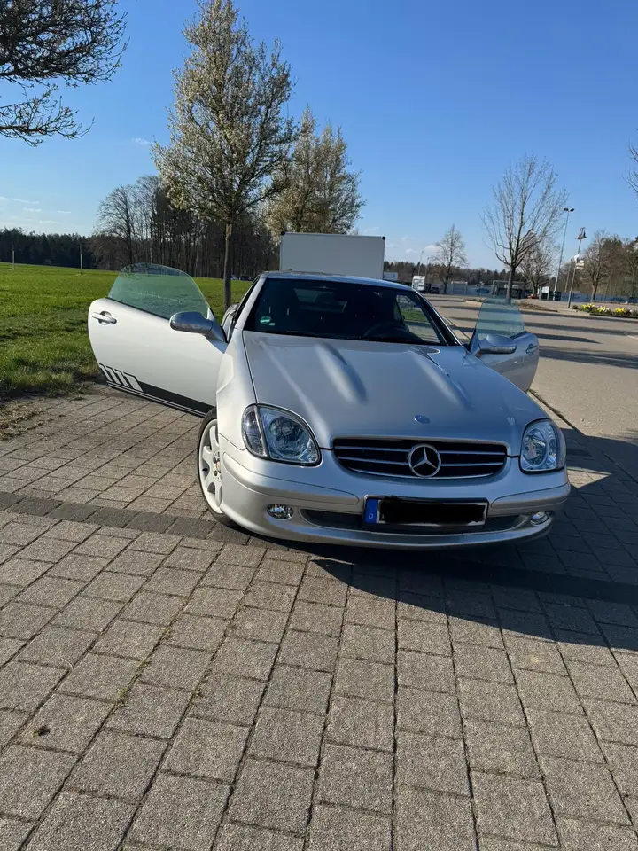 Mercedes-Benz SLK 230
