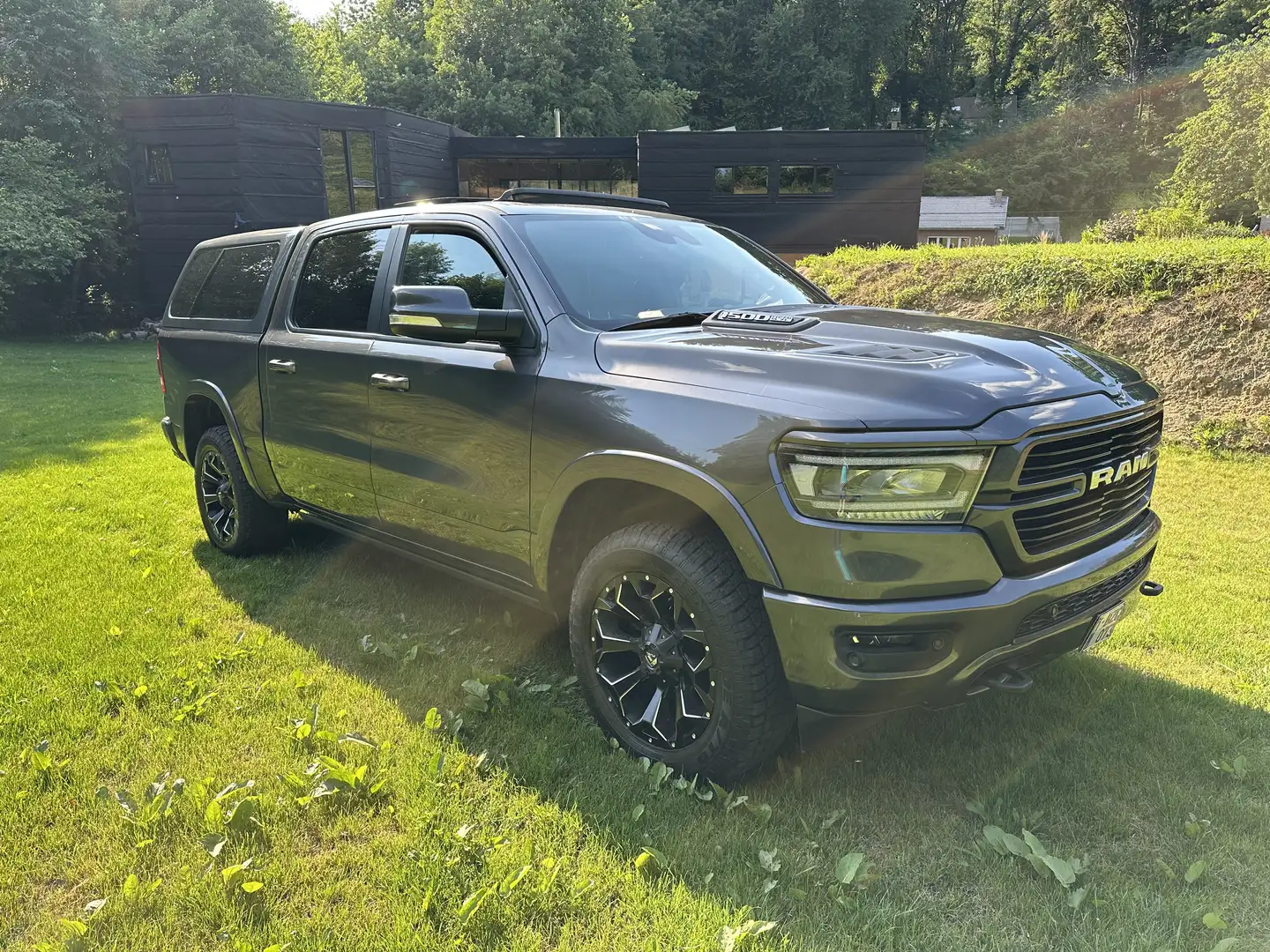 Dodge RAM 1500 LARAMIE SPORT Gris - 2