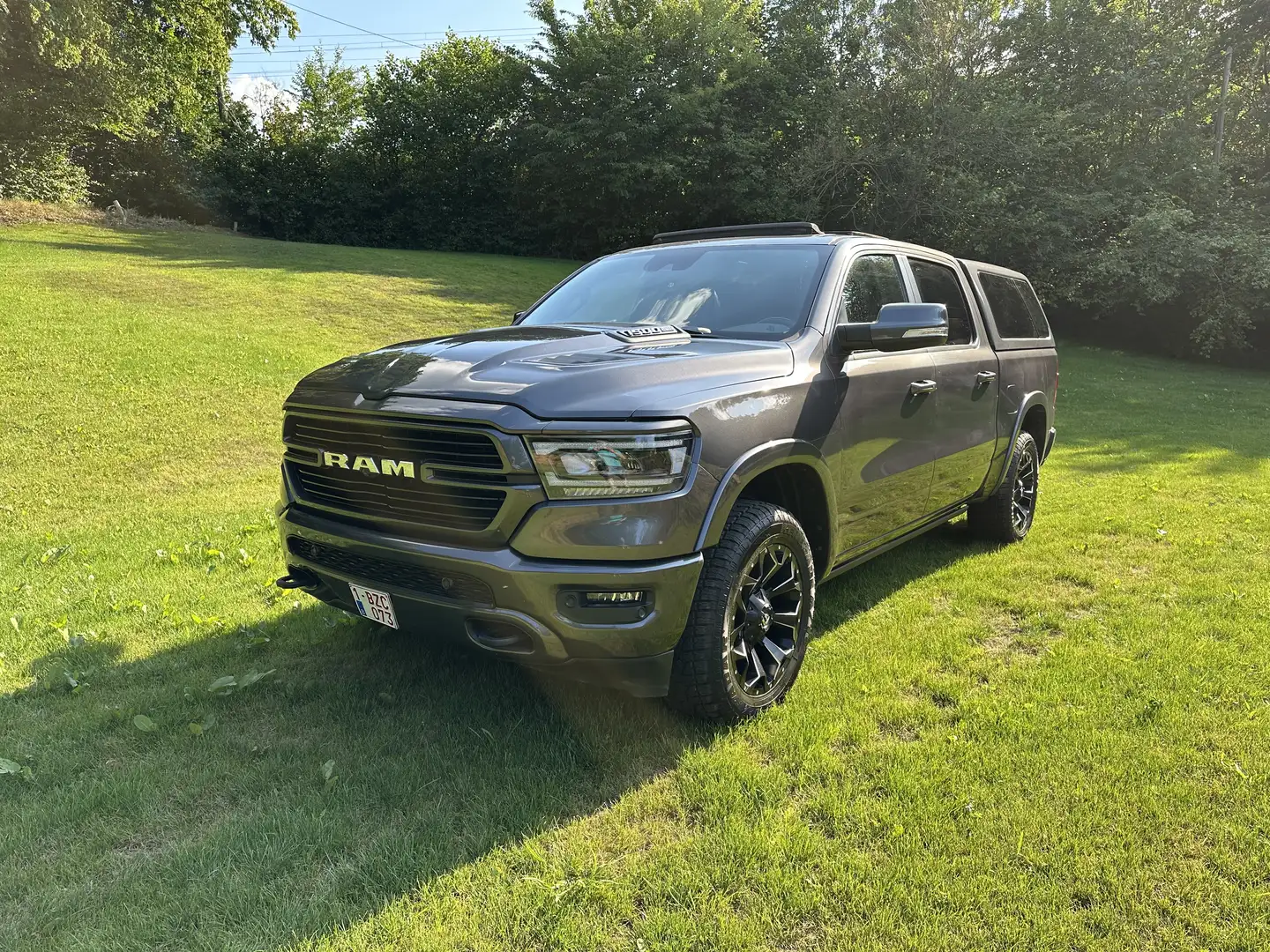 Dodge RAM 1500 LARAMIE SPORT Gris - 1