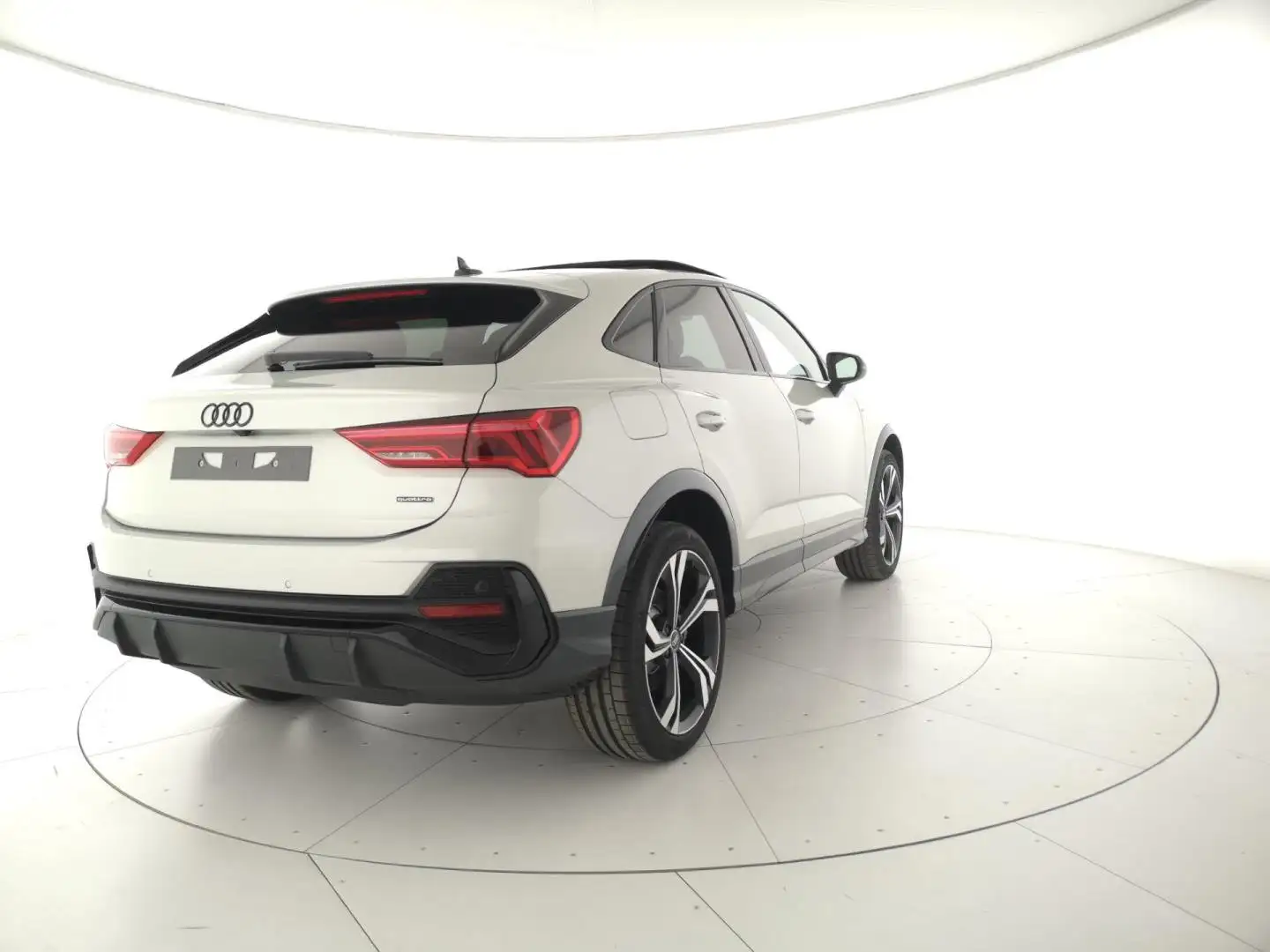 Audi Q3 SPB 40 TDI quattro S tronic Identity Black Argento - 2