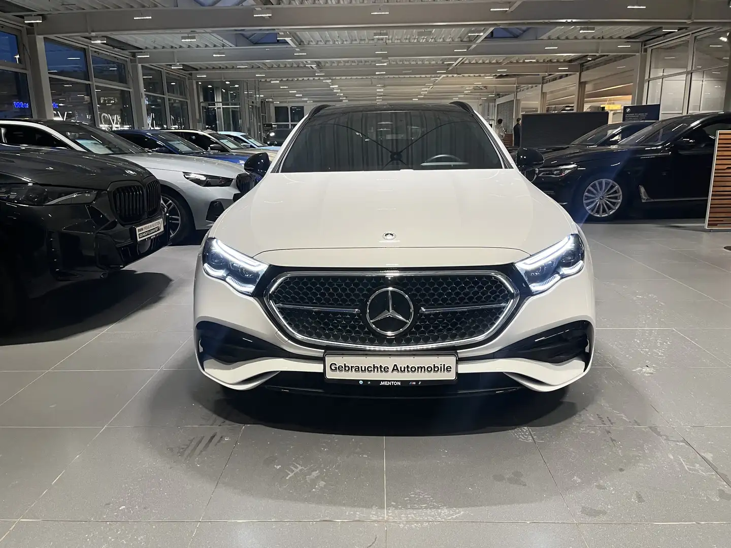 Mercedes-Benz E 220 d AMG Line Advanced Plus Night-Paket/19"/Pano/Dist Weiß - 2