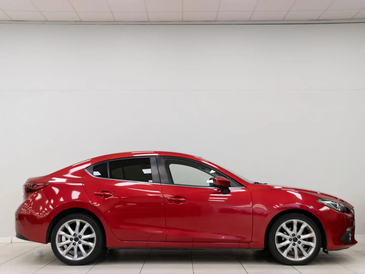 Mazda 3 2.2 DE 150 MT Luxury SDN Rojo - 2