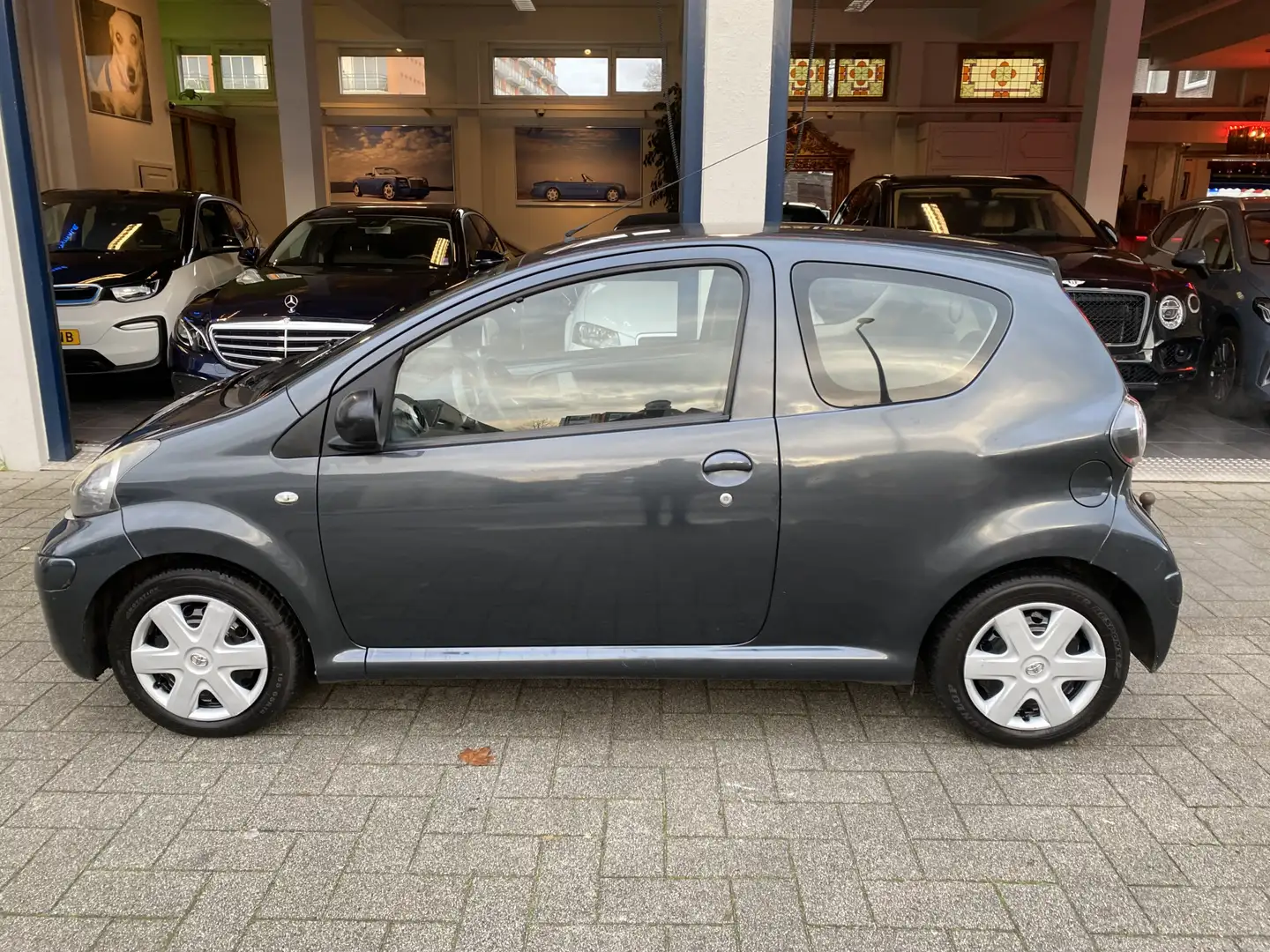 Toyota Aygo ENIGE DIESEL IN NL/AIRCO/NW APK Gris - 2