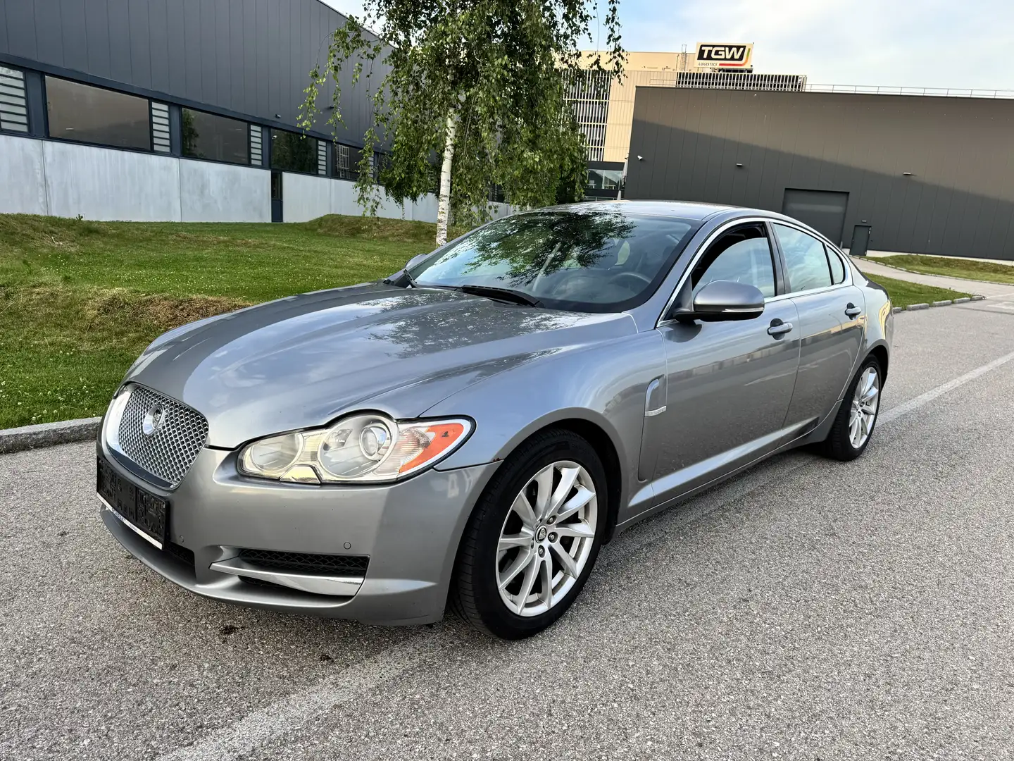 Jaguar XF 3,0 Diesel Premium Luxury neues öamtc pickerl 6/2 Grigio - 1