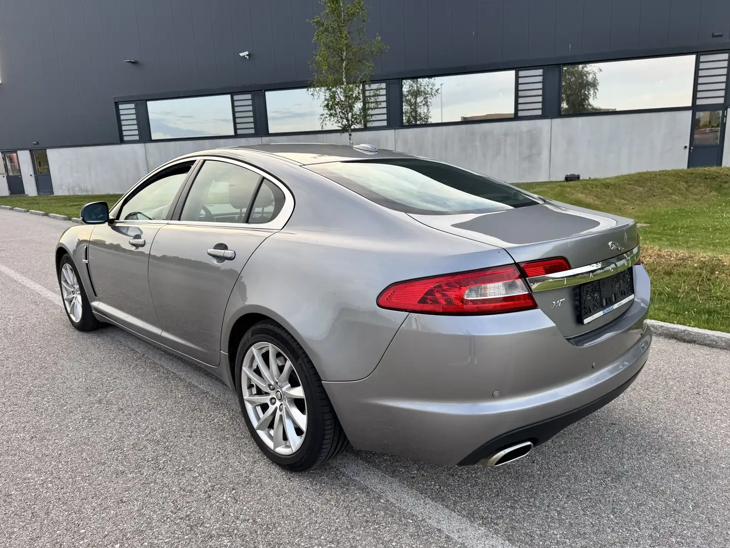 Jaguar XF 3,0 Diesel Premium Luxury neues öamtc pickerl 6/2 Grigio - 2