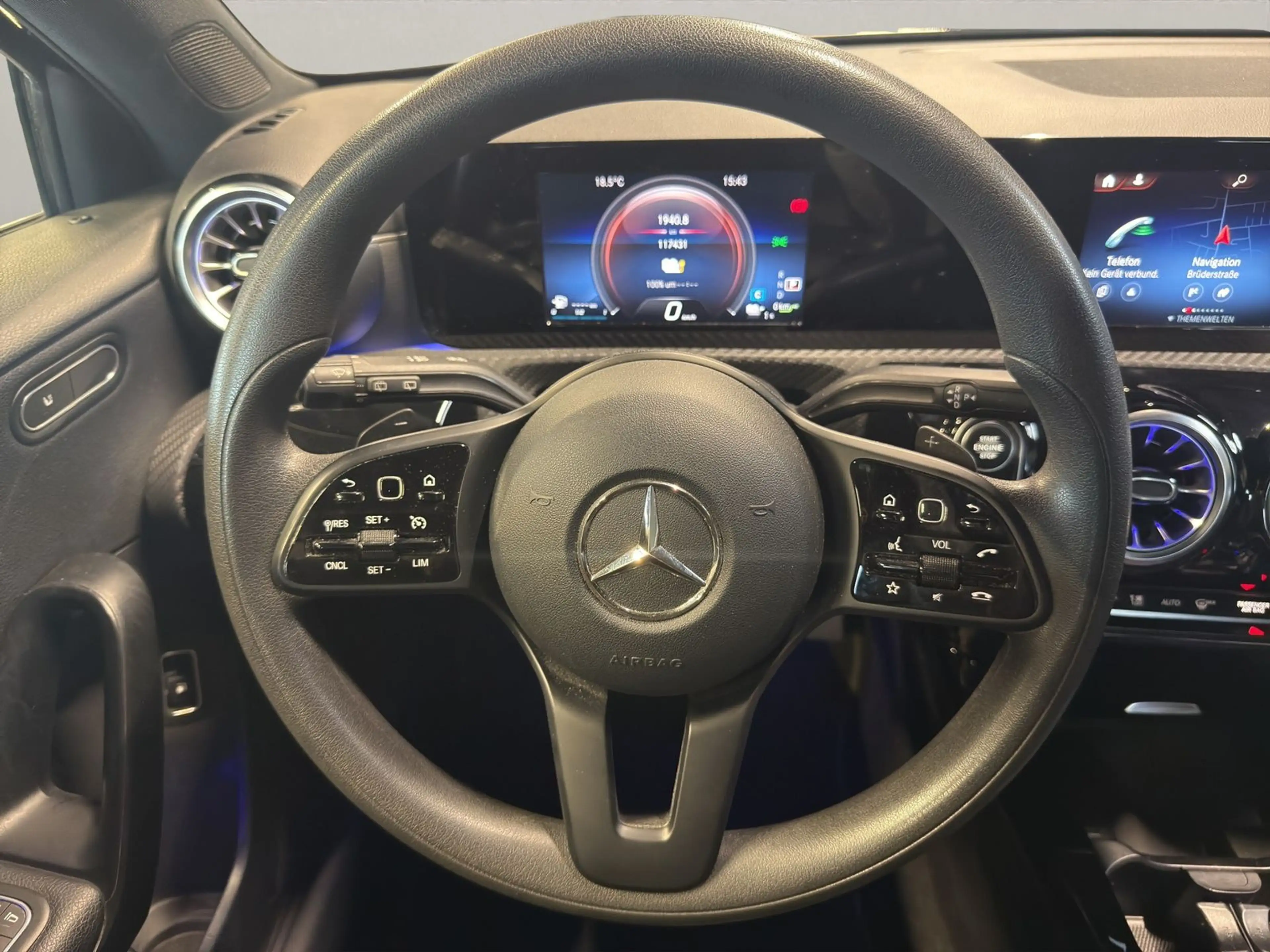 Mercedes-Benz A 250 e 8G-DCT/AMBIENTE/NAVI/18Z/LED/MBUX/DAB — photo 13