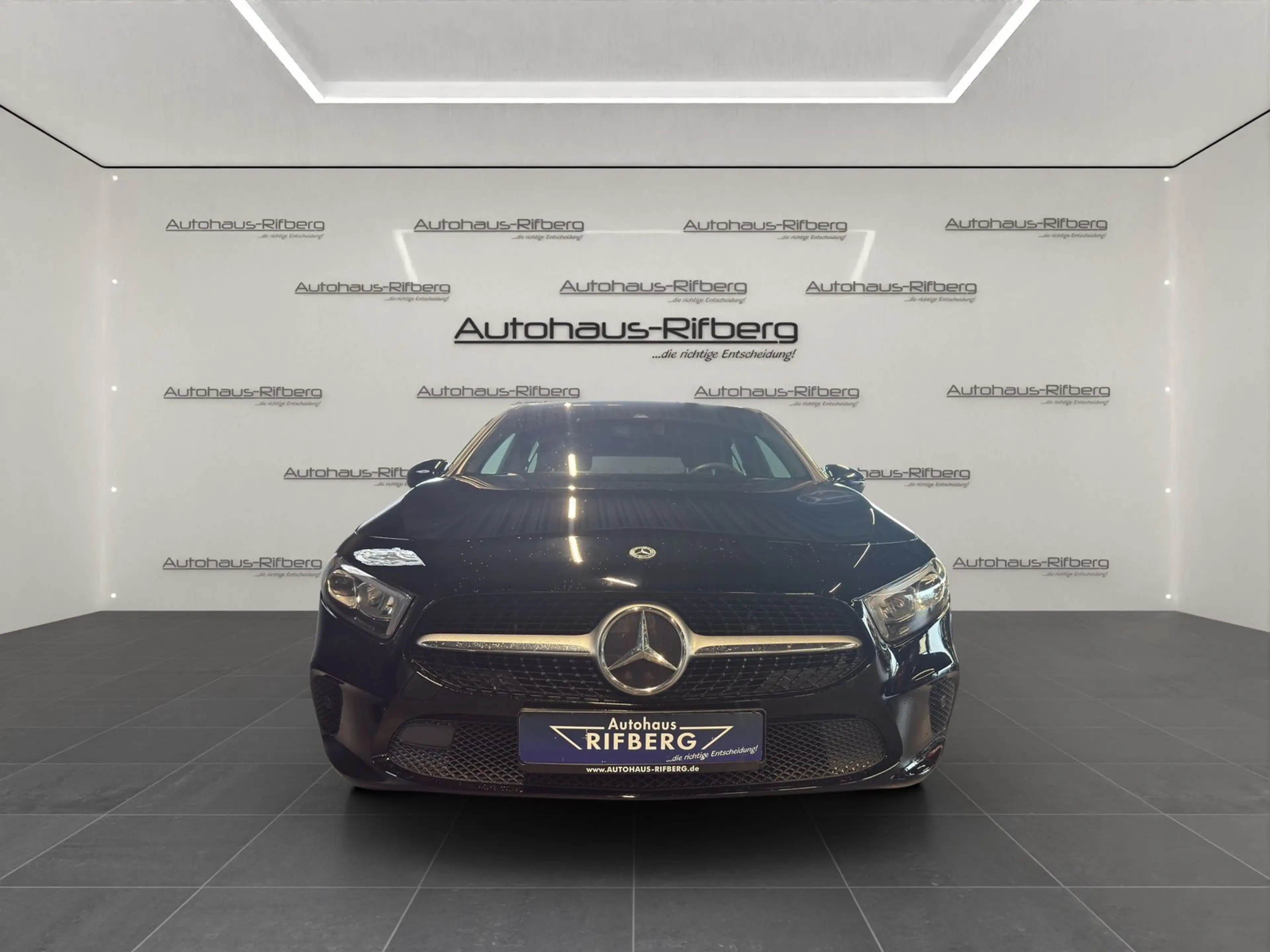 Mercedes-Benz A 250 e 8G-DCT/AMBIENTE/NAVI/18Z/LED/MBUX/DAB — photo 2