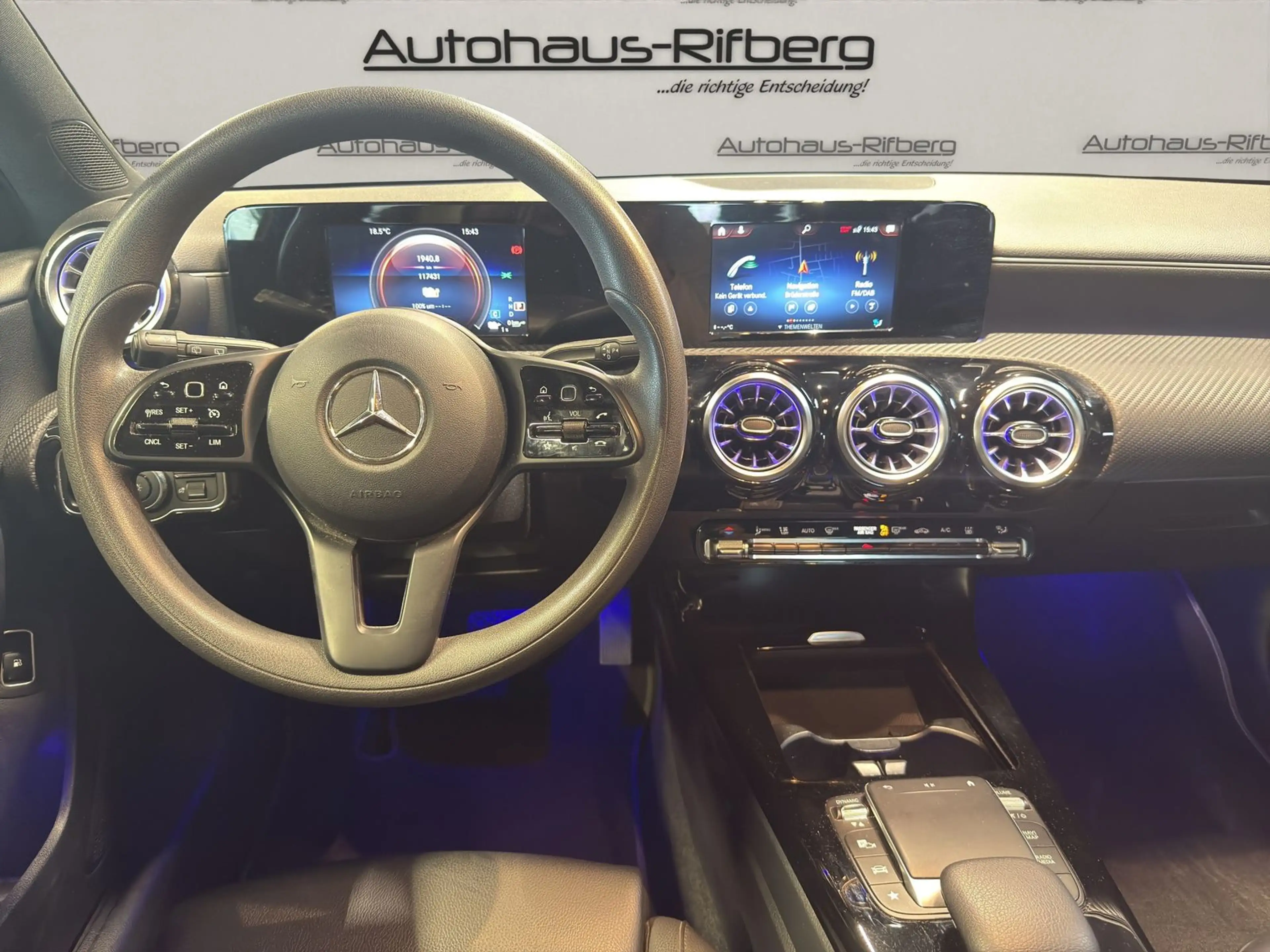 Mercedes-Benz A 250 e 8G-DCT/AMBIENTE/NAVI/18Z/LED/MBUX/DAB — photo 12