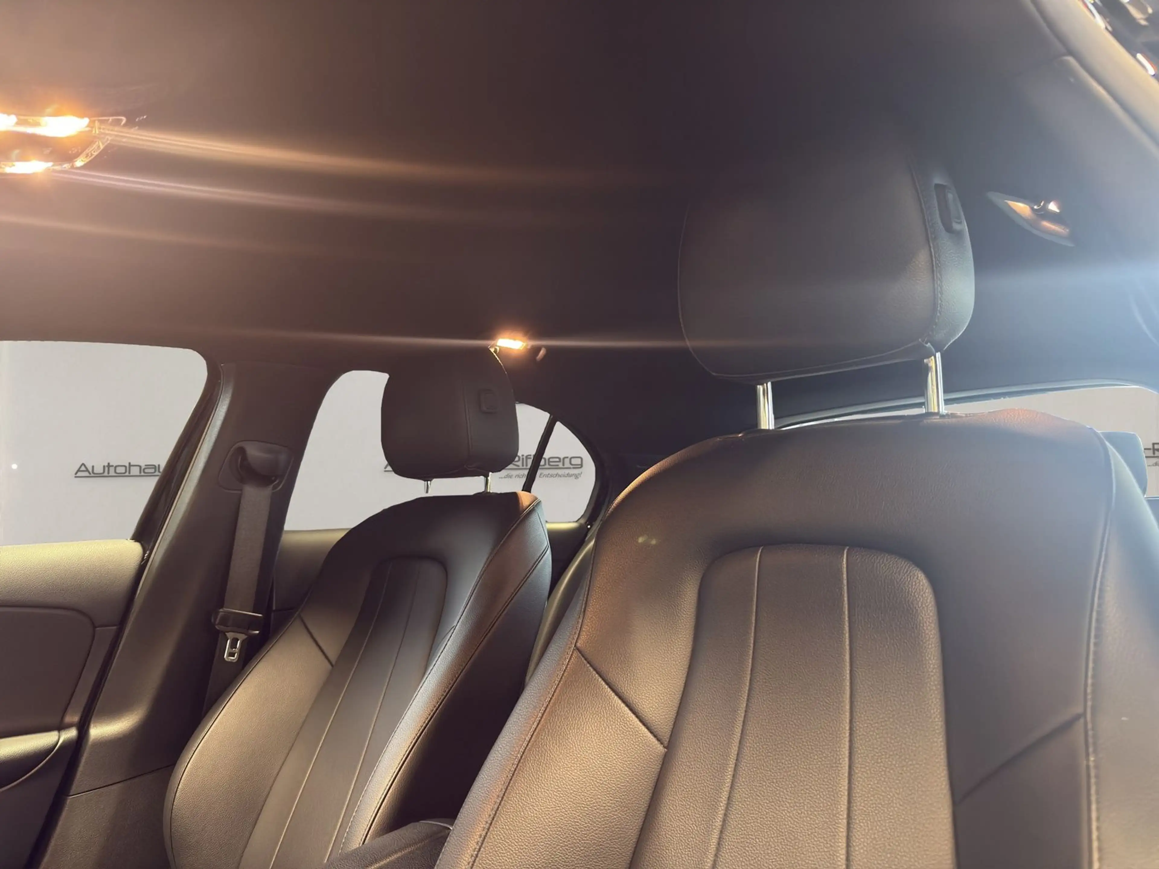Mercedes-Benz A 250 e 8G-DCT/AMBIENTE/NAVI/18Z/LED/MBUX/DAB — photo 15