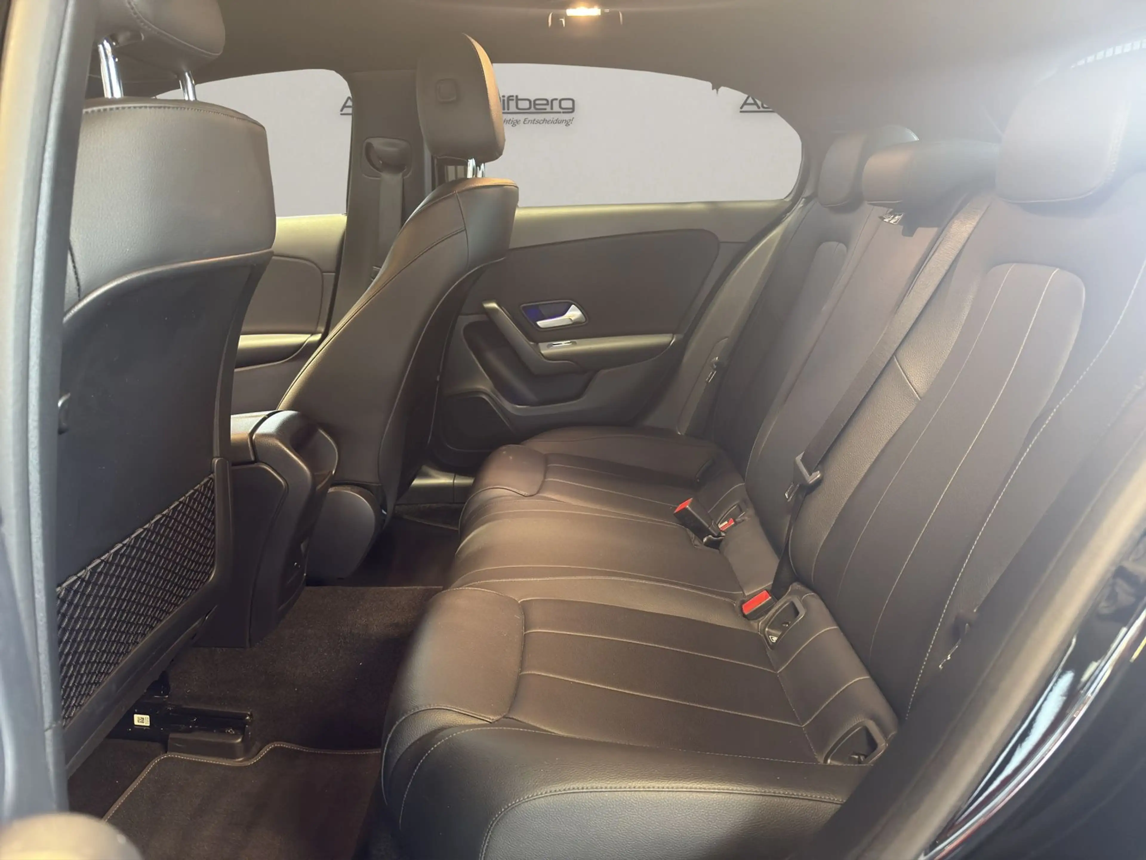 Mercedes-Benz A 250 e 8G-DCT/AMBIENTE/NAVI/18Z/LED/MBUX/DAB — photo 10