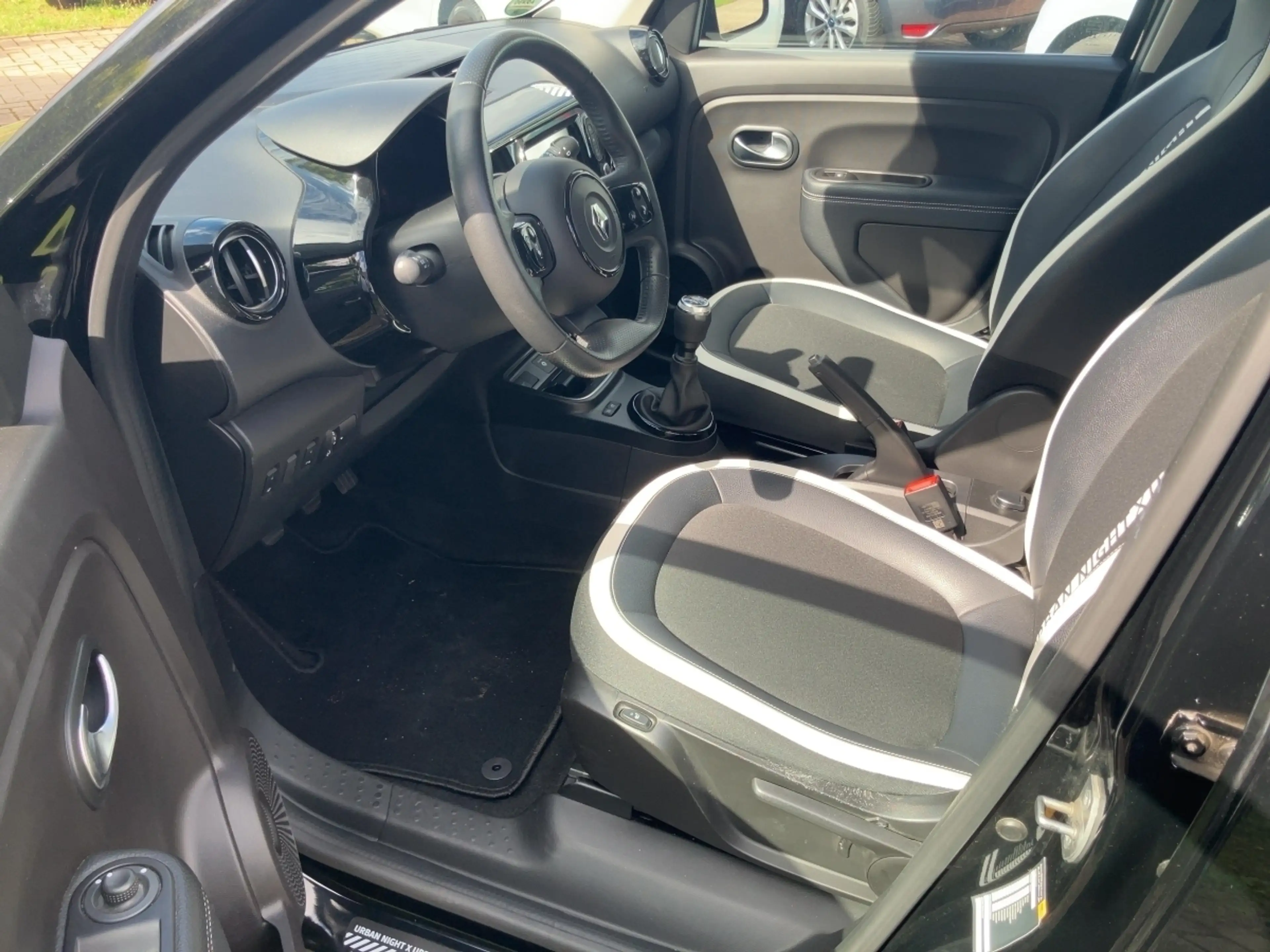 Renault Twingo URBAN NIGHT 65PS Faltschiebedach — photo 7