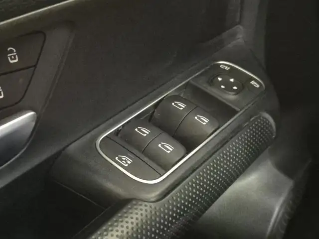 Mercedes-Benz B-Class view 12