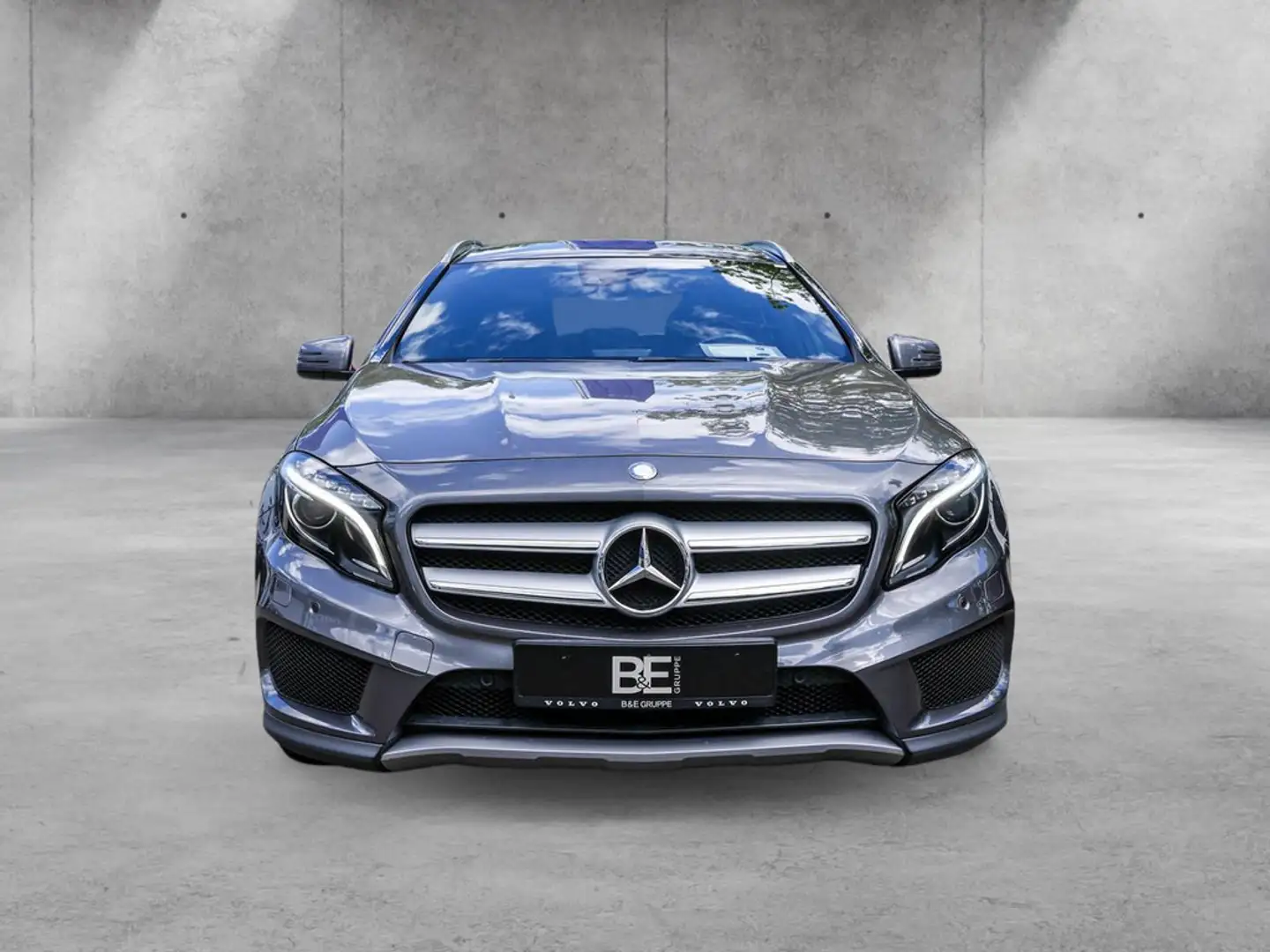 Mercedes-Benz GLA 200 AMG Line Pano Kam Sport Navi Grijs - 2