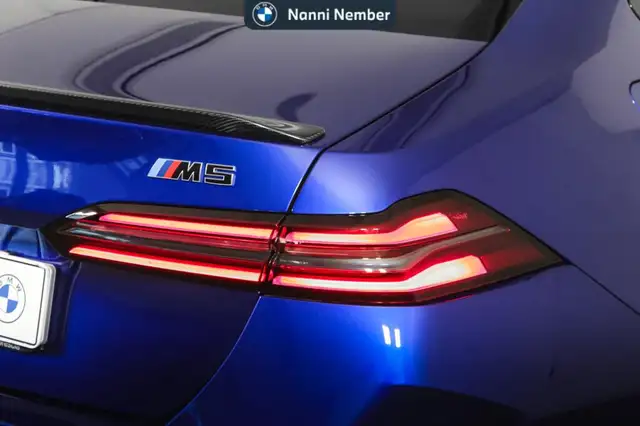BMW M5 view 6