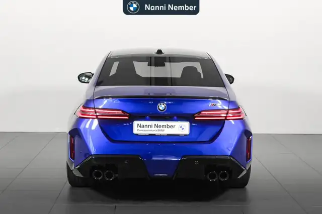 BMW M5 view 4
