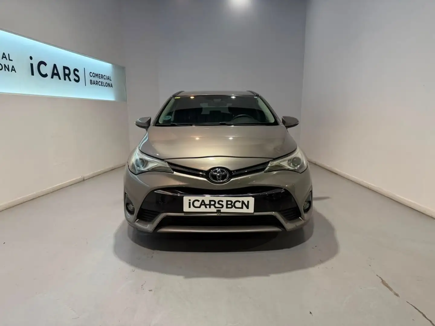 Toyota Avensis TS 150D Advance Gris - 2