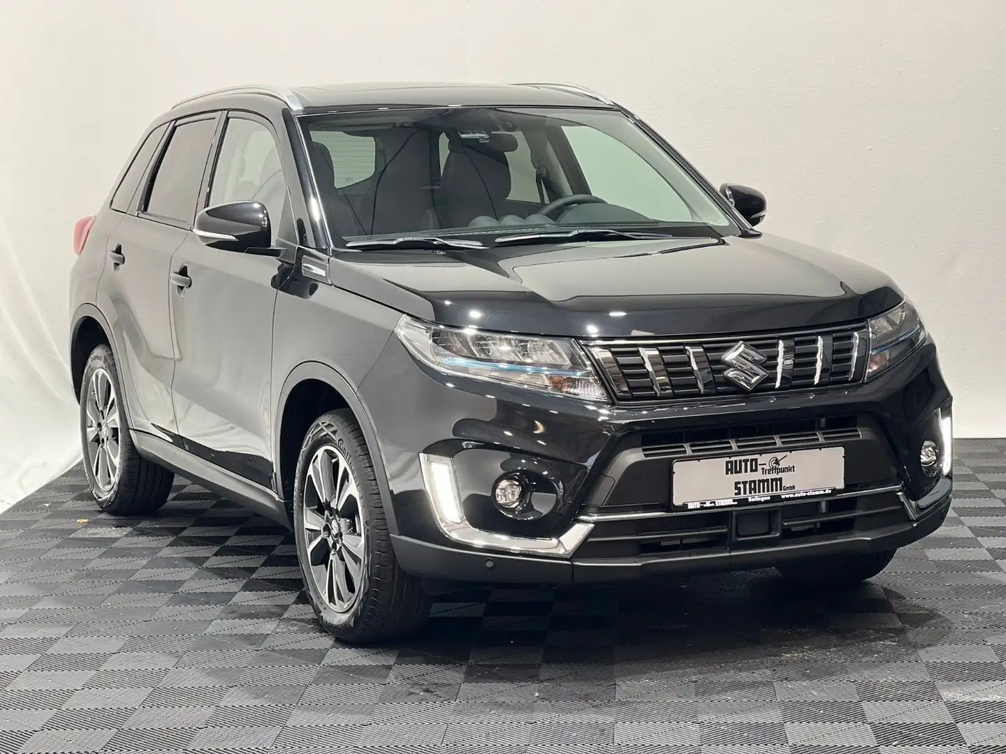 Suzuki Vitara 1.5 DUALJET HYBRID AGS Comfort+ Schwarz - 2