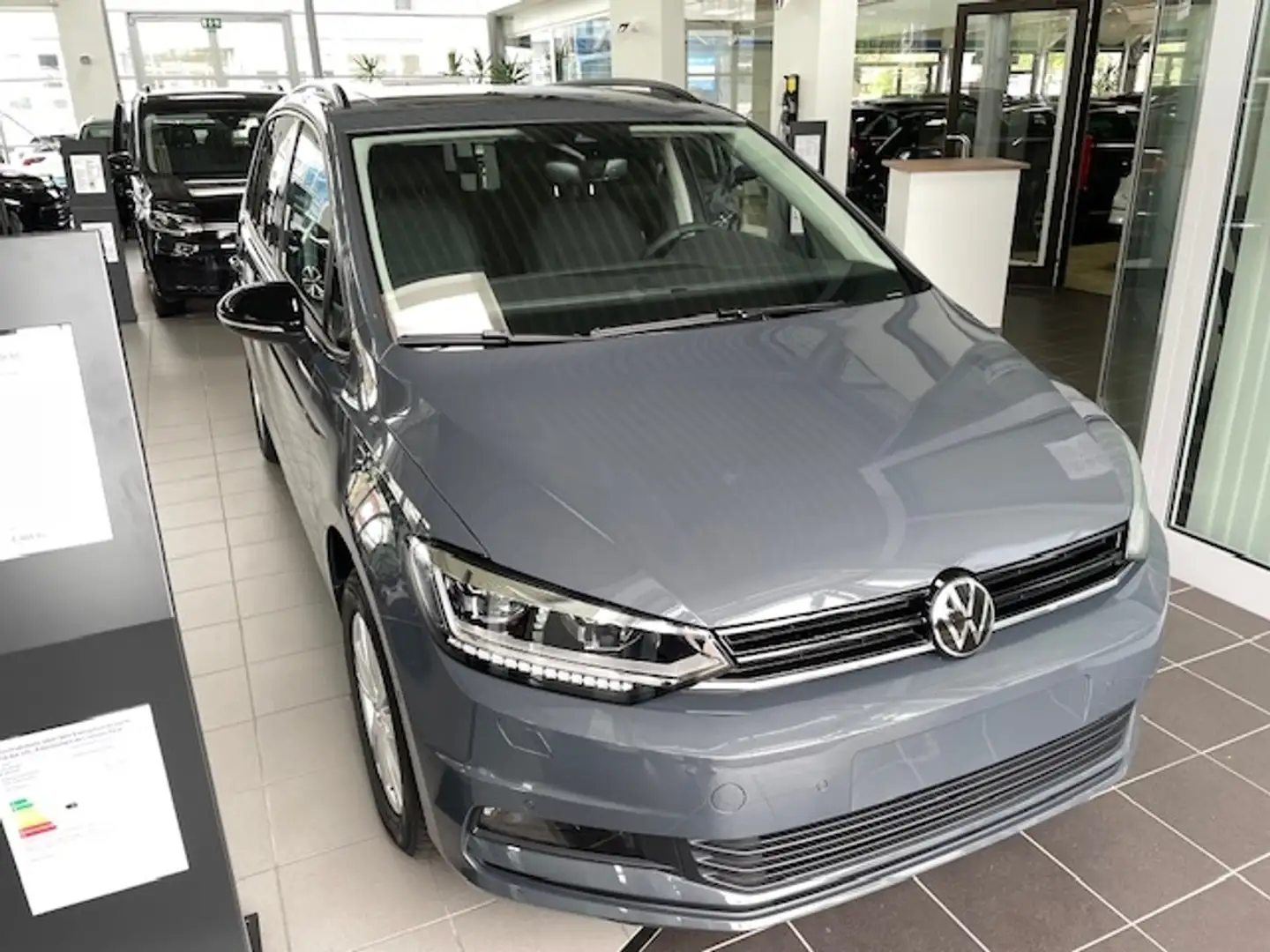 Volkswagen Touran 2.0 TDI Highline StandHZG AHK-el. klappb. El. Pano Grau - 2