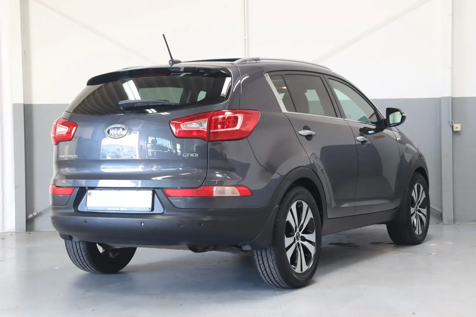 Kia Sportage Spirit 4WD~Navi~Kamera~SZH~Tempo~Pano Grau - 2