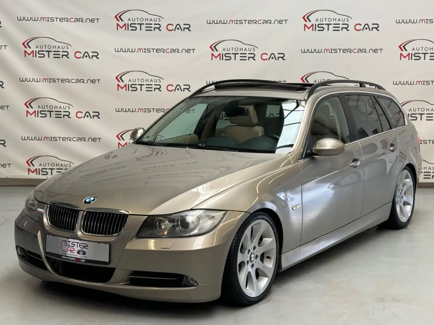 BMW 330 i Touring Aut ACC/PANO/Navi/Leder/Xeno/PDC/18 Grau - 1