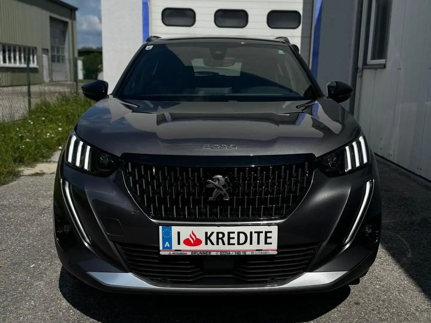 Peugeot 2008 PureTech 130 S&S GT Line 6-Gang-Manuell Grau - 2