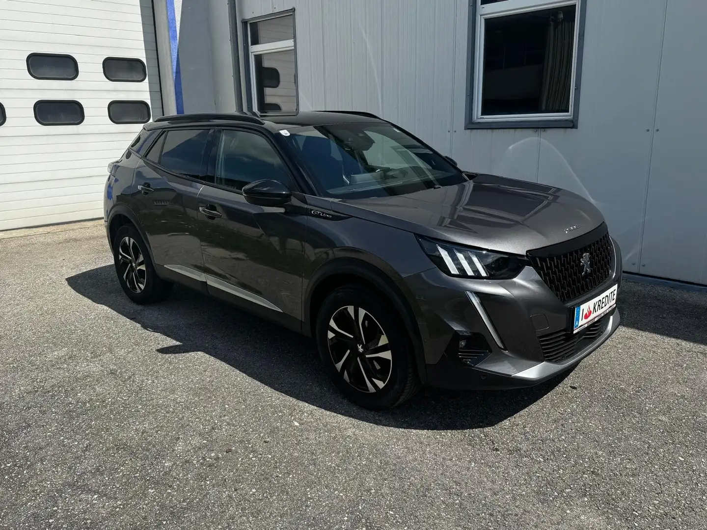 Peugeot 2008 PureTech 130 S&S GT Line 6-Gang-Manuell Grau - 1
