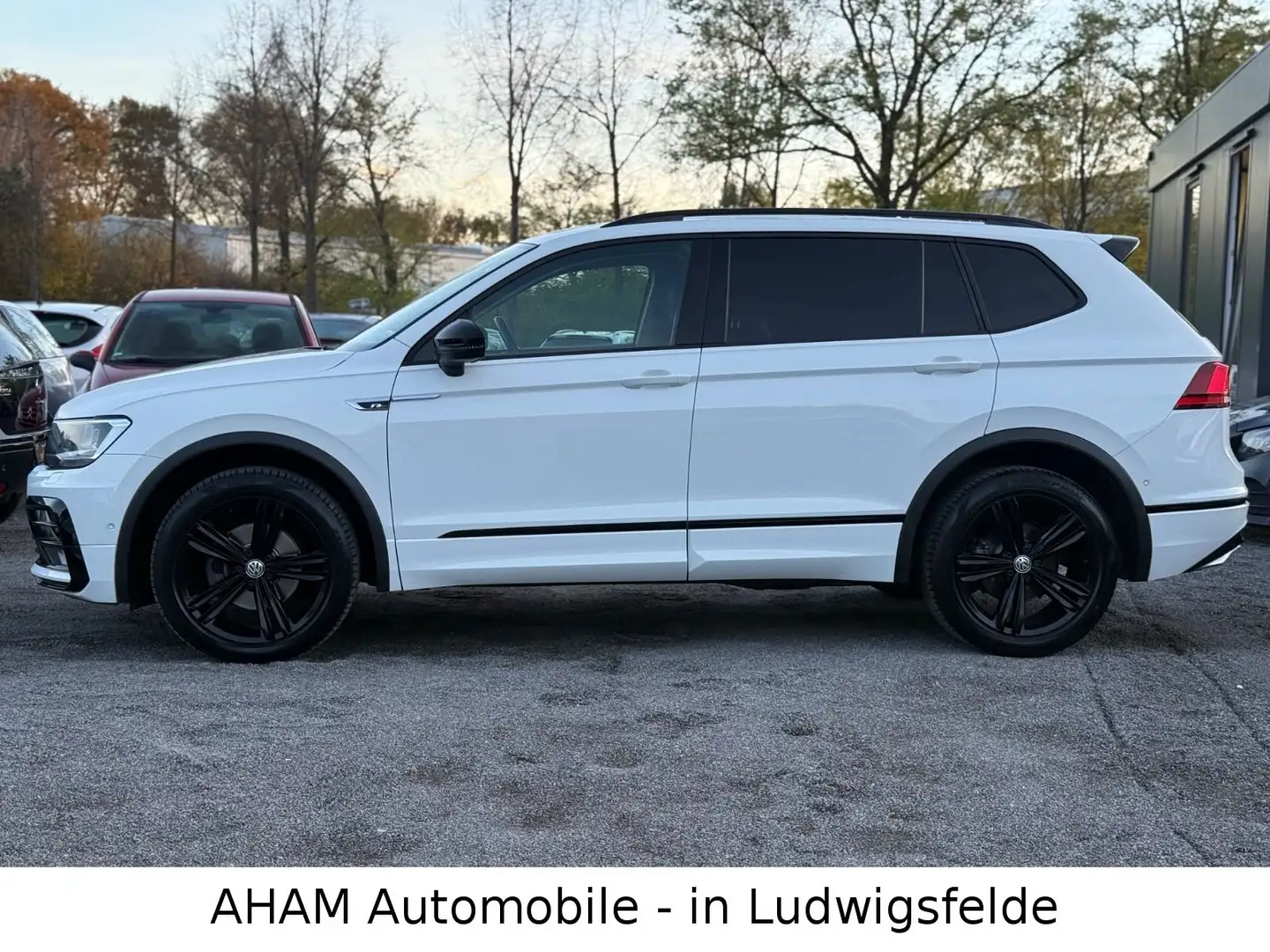 Volkswagen Tiguan Allspace 2.0  R-Line|7SITZER|AHK|KAM|LANE Weiß - 2