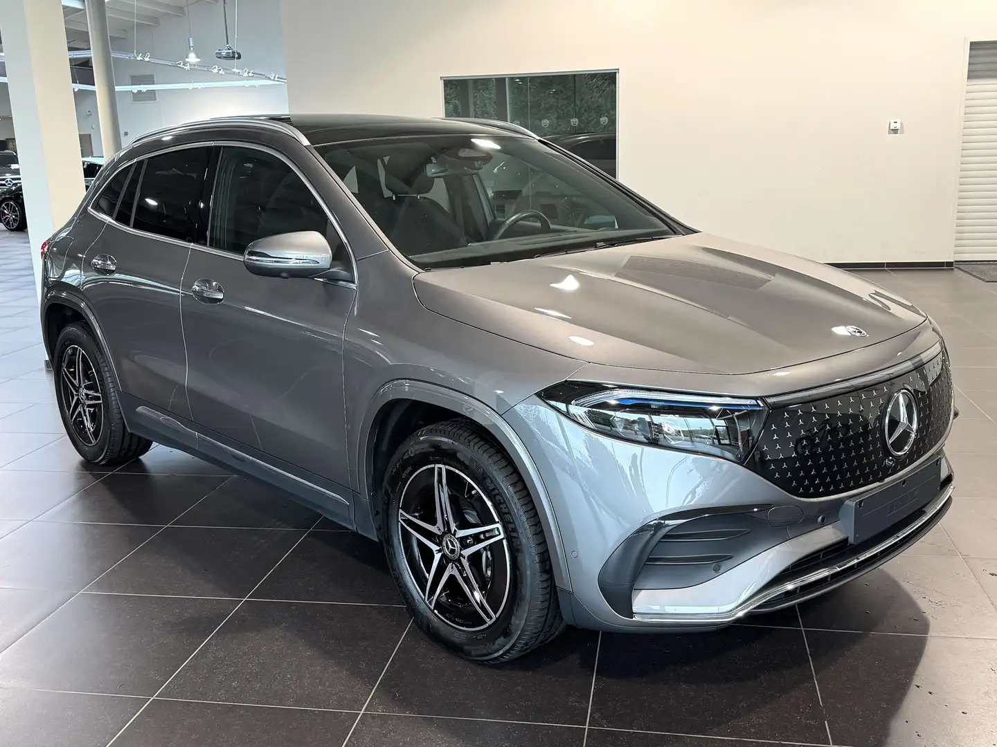 Mercedes-Benz EQA 350 Amg Panorama, 360 Camera, Distronic, Keyless-Go, L Gris - 2