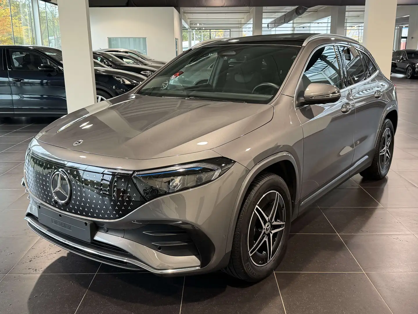 Mercedes-Benz EQA 350 Amg Panorama, 360 Camera, Distronic, Keyless-Go, L Gris - 1