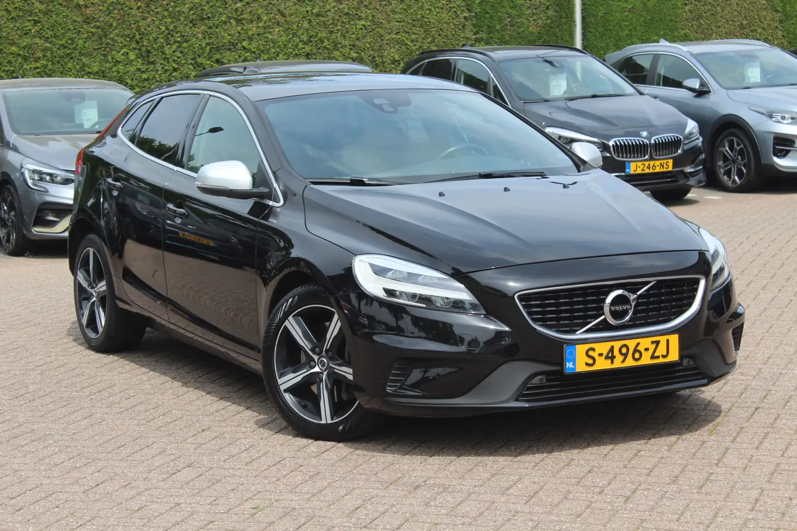 Volvo V40 1.5 T2 Inscription R-Design / Panoramadak / Camera Zwart - 1