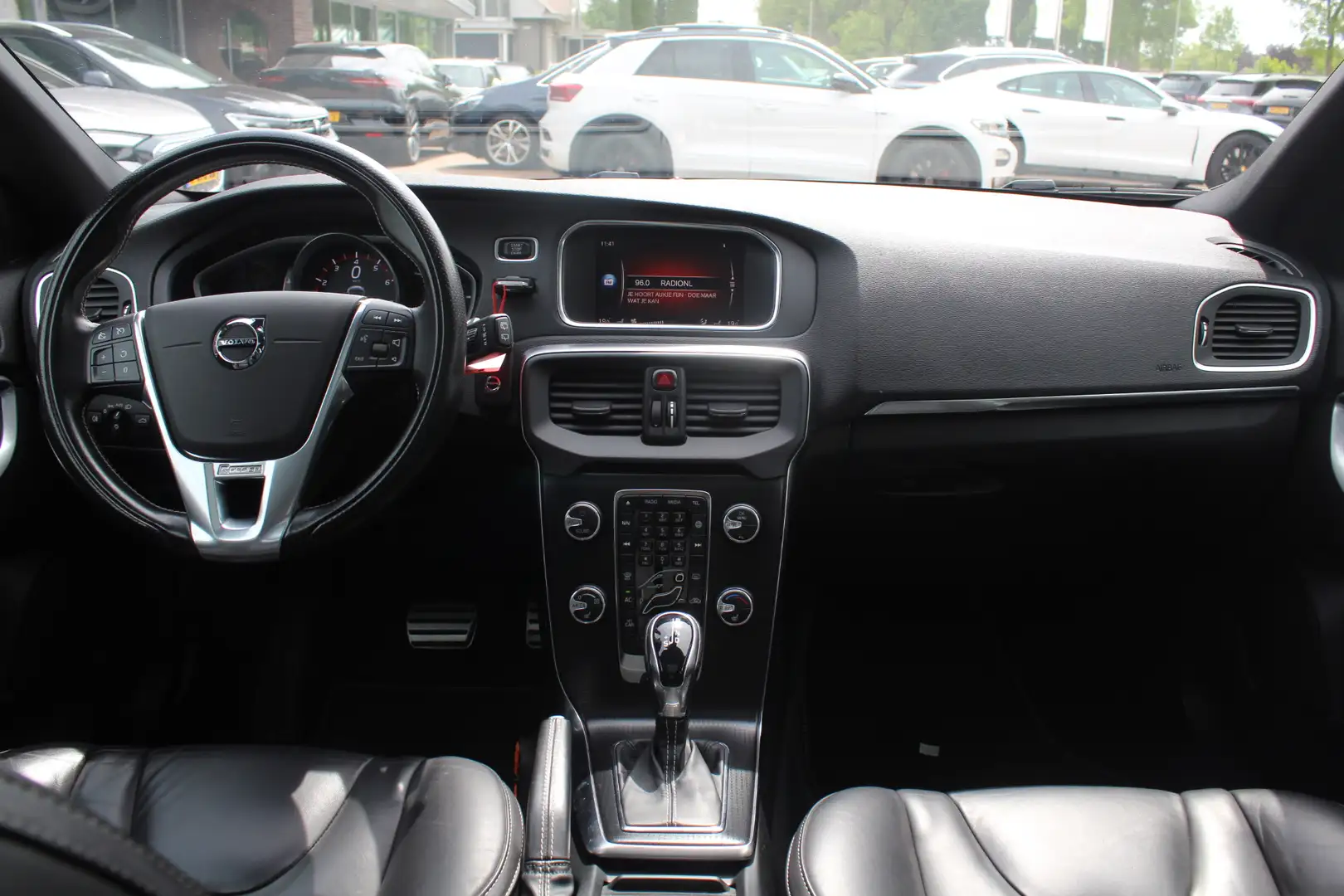 Volvo V40 1.5 T2 Inscription R-Design / Panoramadak / Camera Zwart - 2