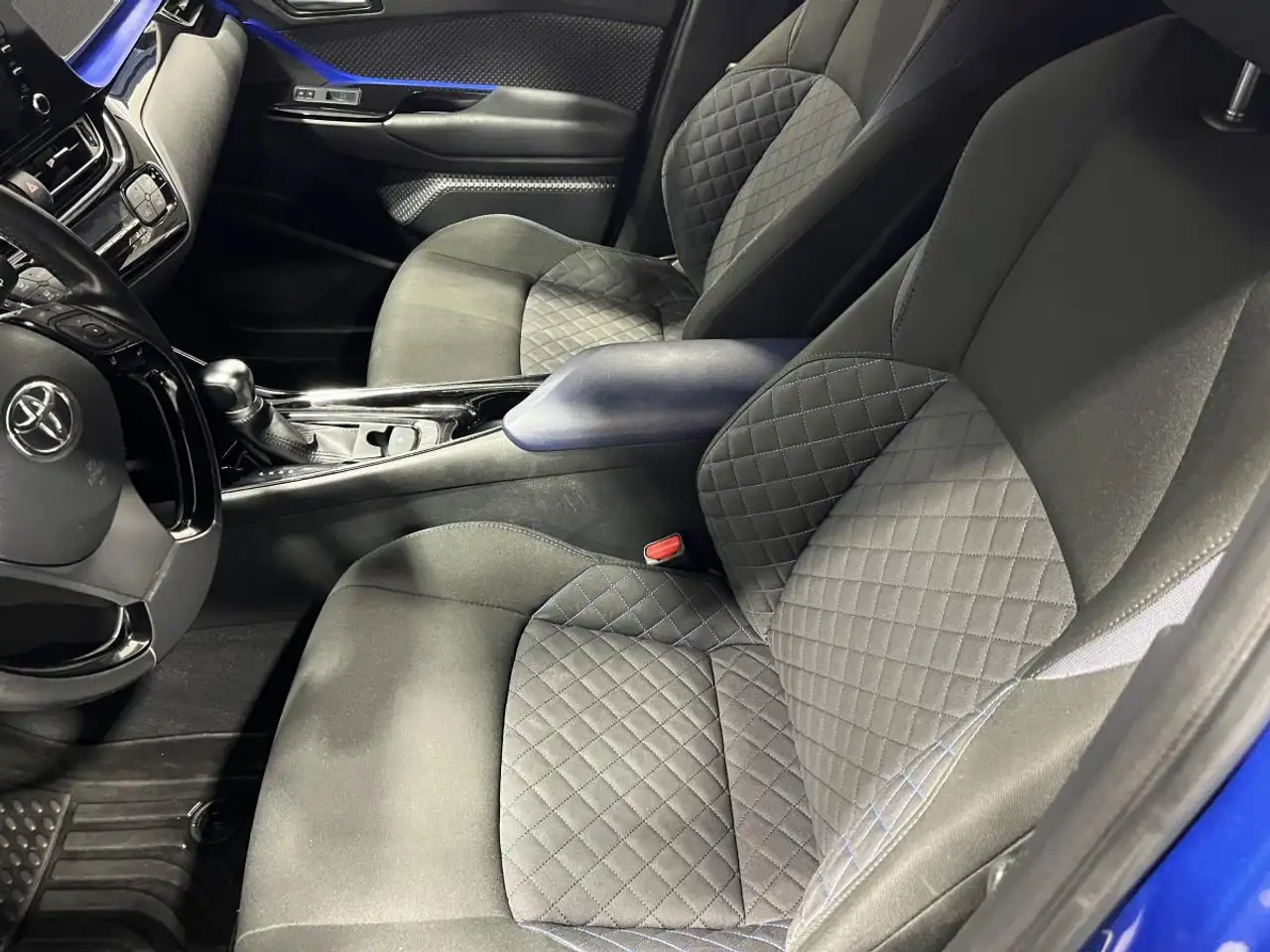 Toyota C-HR снимка Toyota C-HR