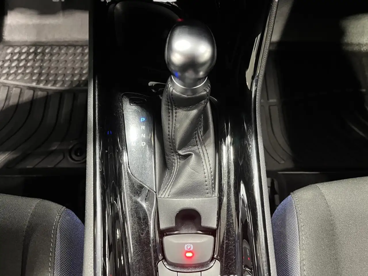 Toyota C-HR снимка Toyota C-HR