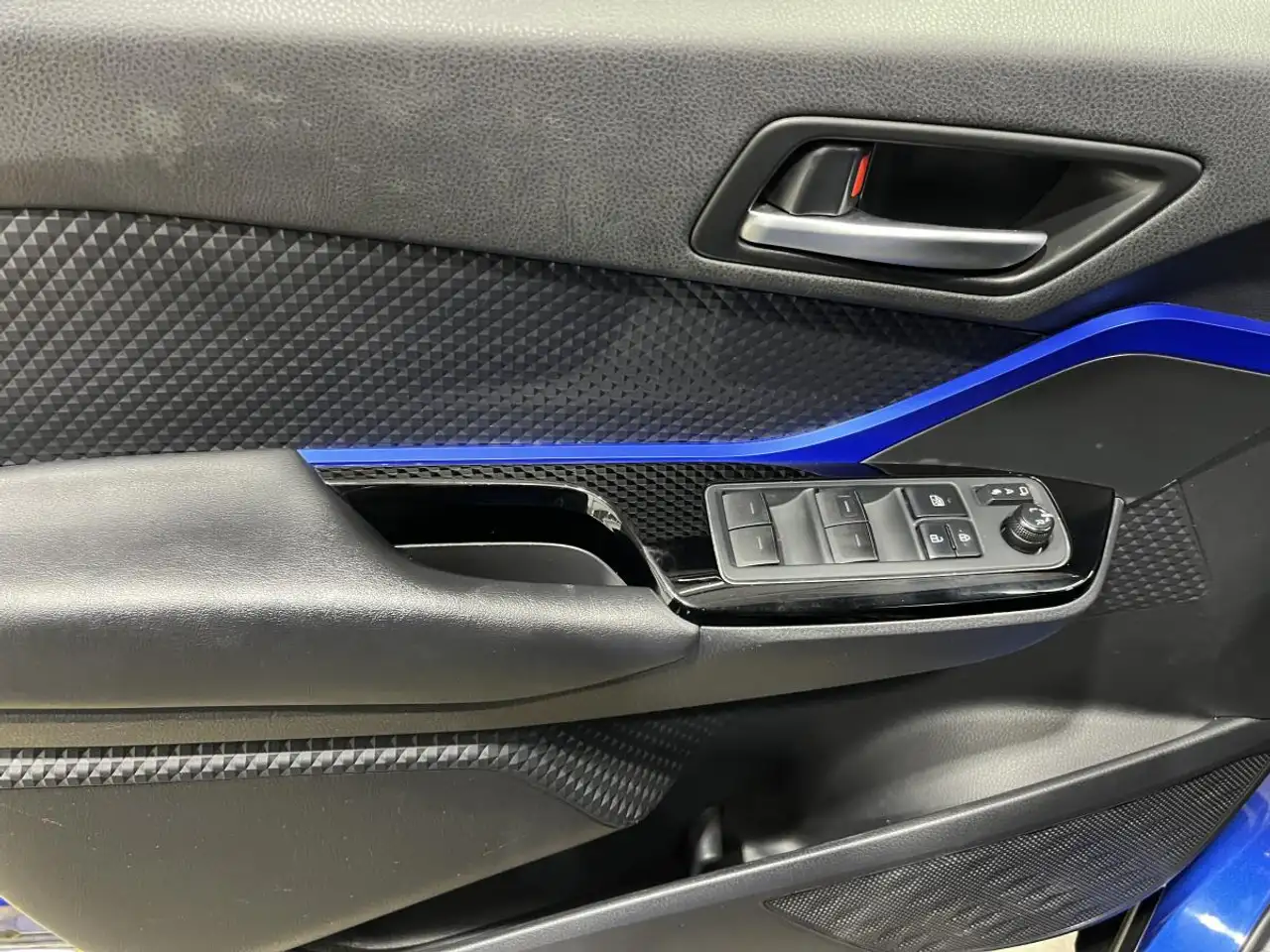 Toyota C-HR снимка Toyota C-HR