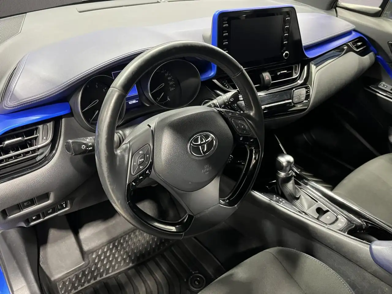 Toyota C-HR снимка Toyota C-HR