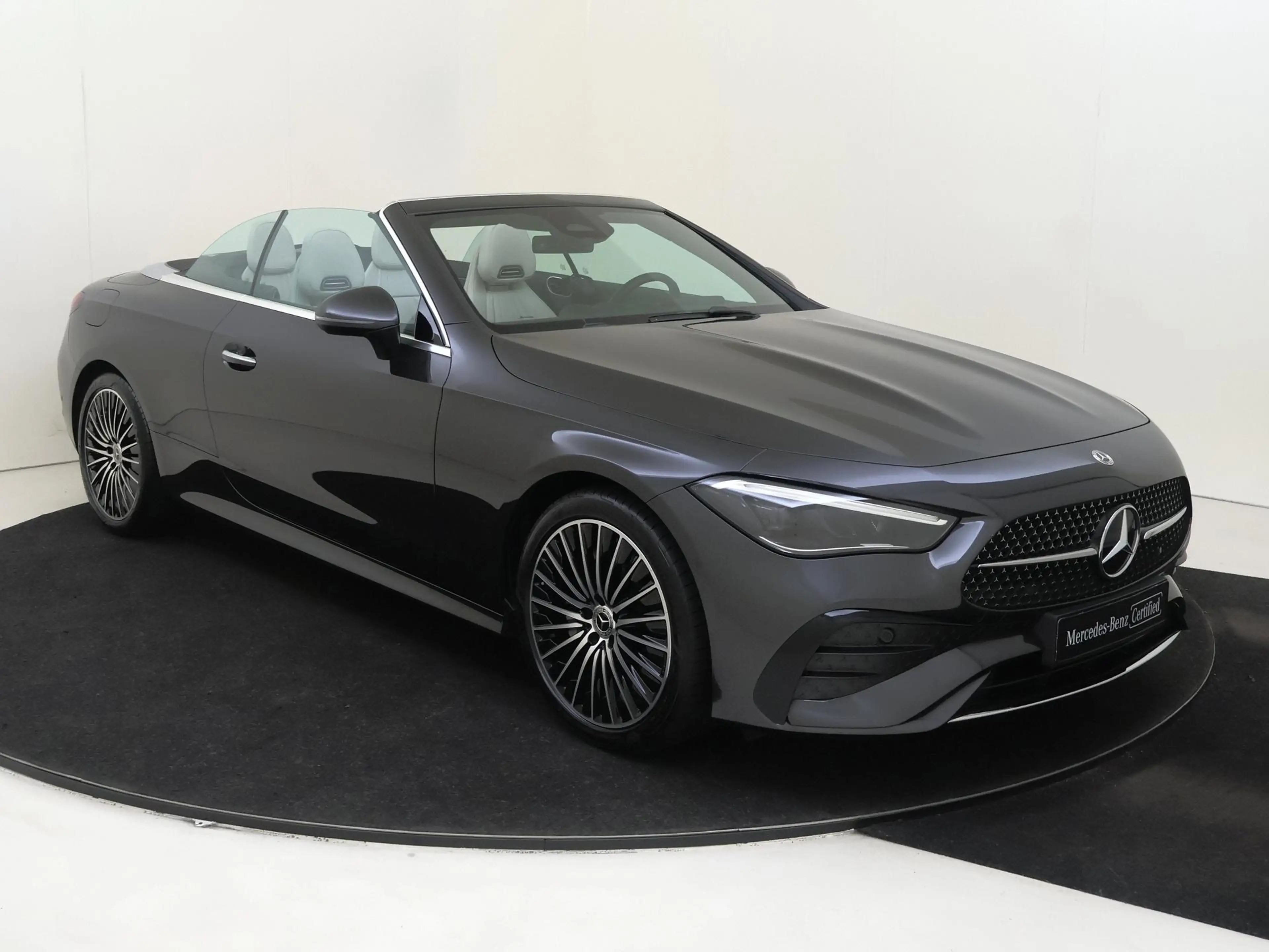 Mercedes-Benz CLE 180 Cabriolet AMG Line / Winterpakket / Memory-Stoelen — photo 2