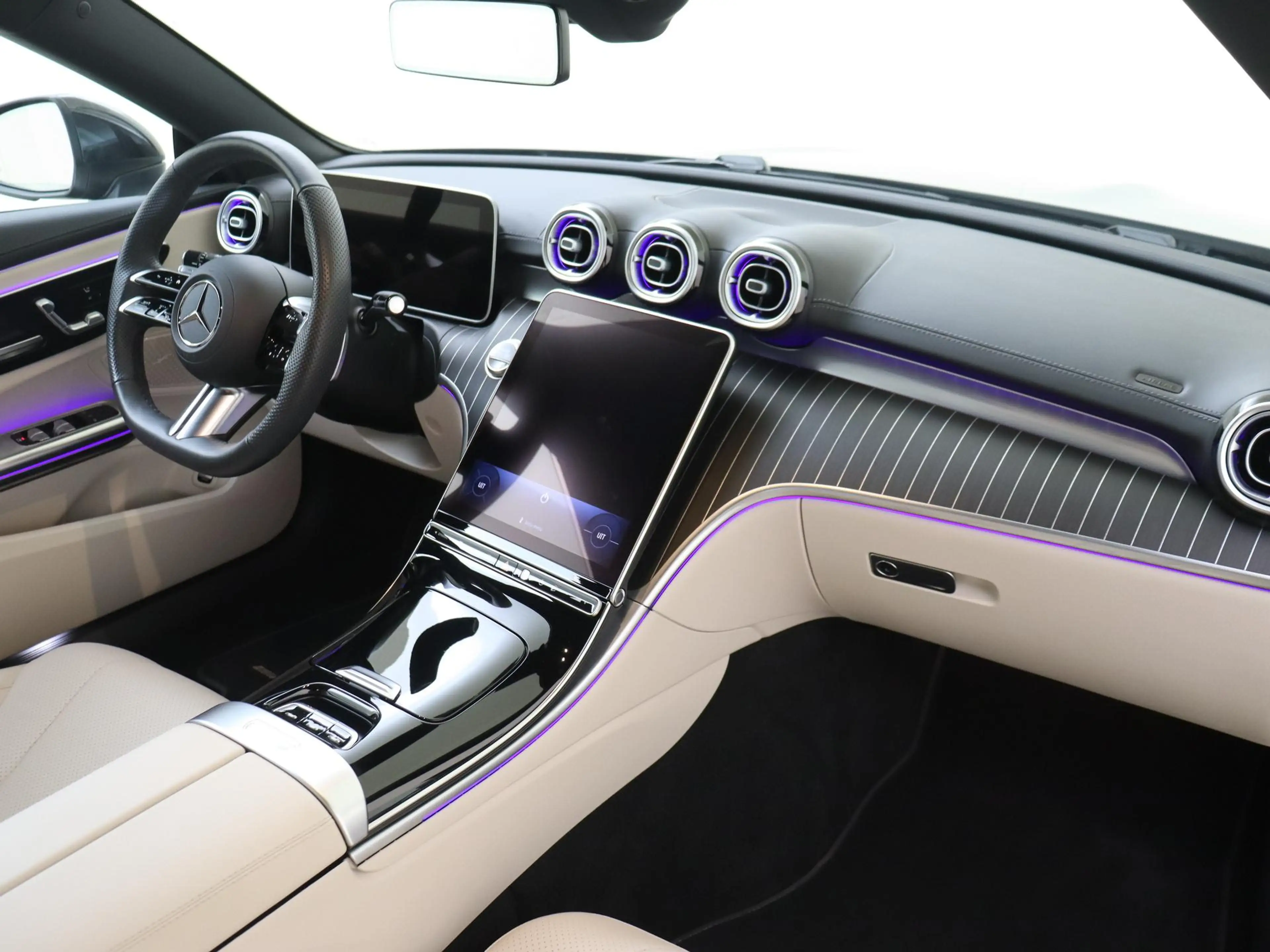 Mercedes-Benz CLE 180 Cabriolet AMG Line / Winterpakket / Memory-Stoelen — photo 5