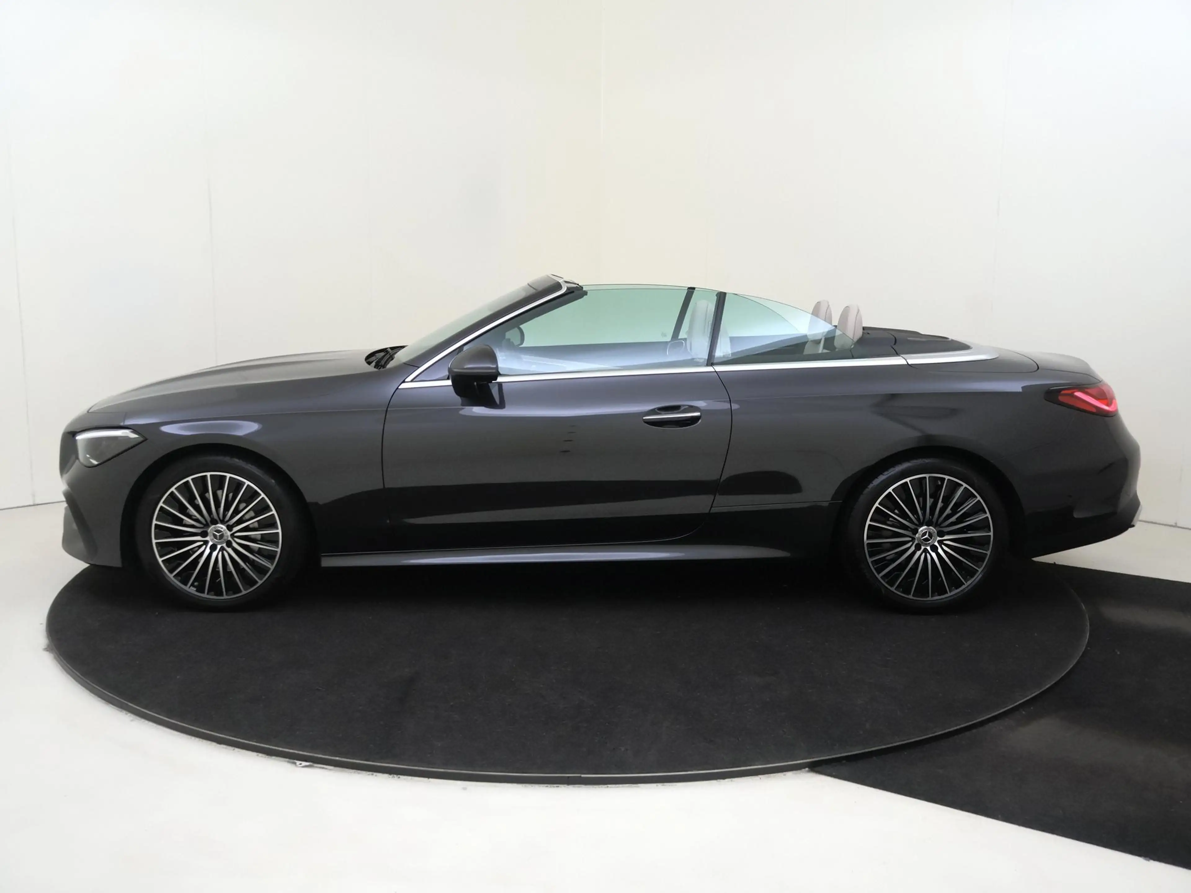 Mercedes-Benz CLE 180 Cabriolet AMG Line / Winterpakket / Memory-Stoelen — photo 8