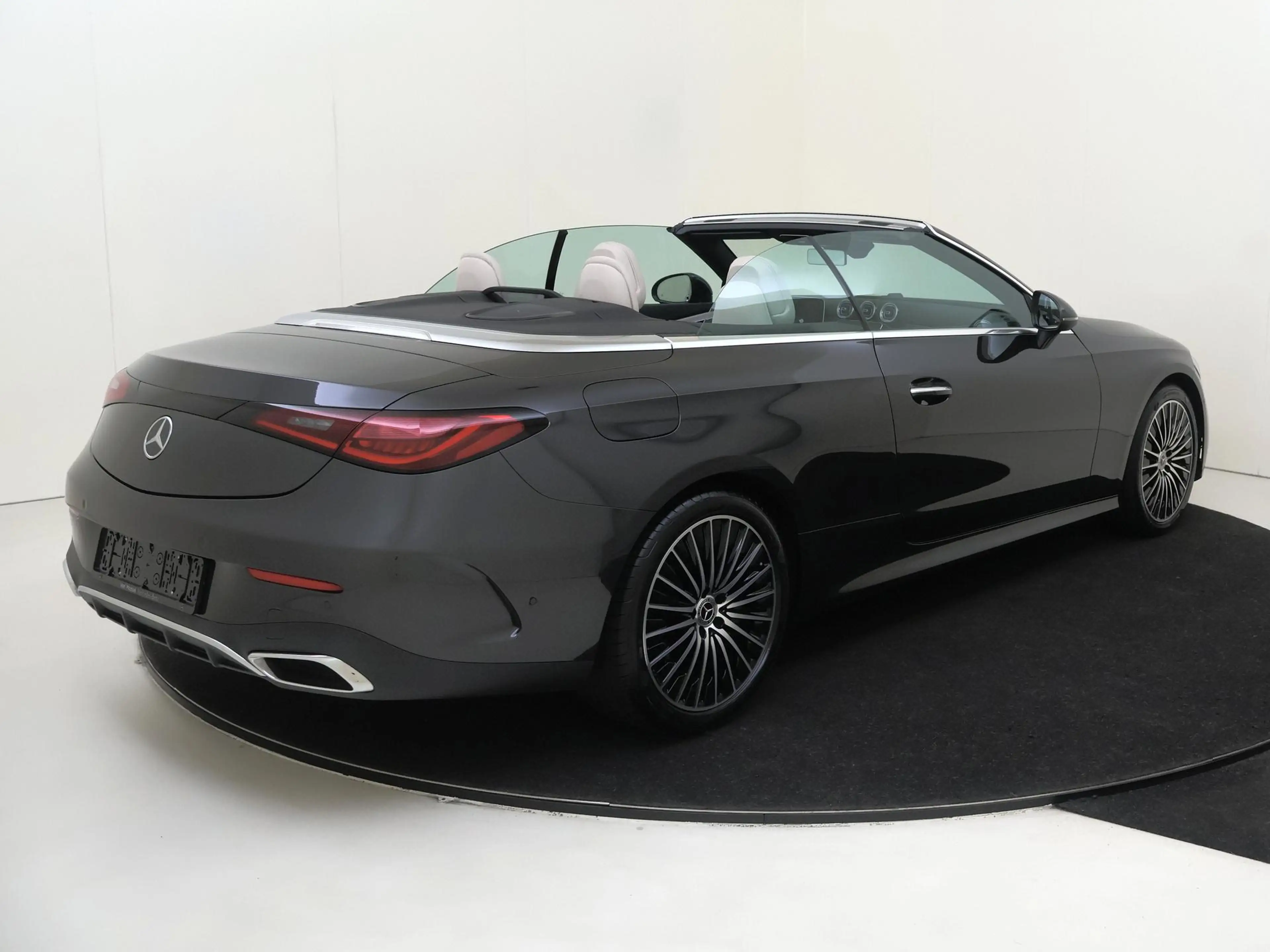Mercedes-Benz CLE 180 Cabriolet AMG Line / Winterpakket / Memory-Stoelen — photo 4