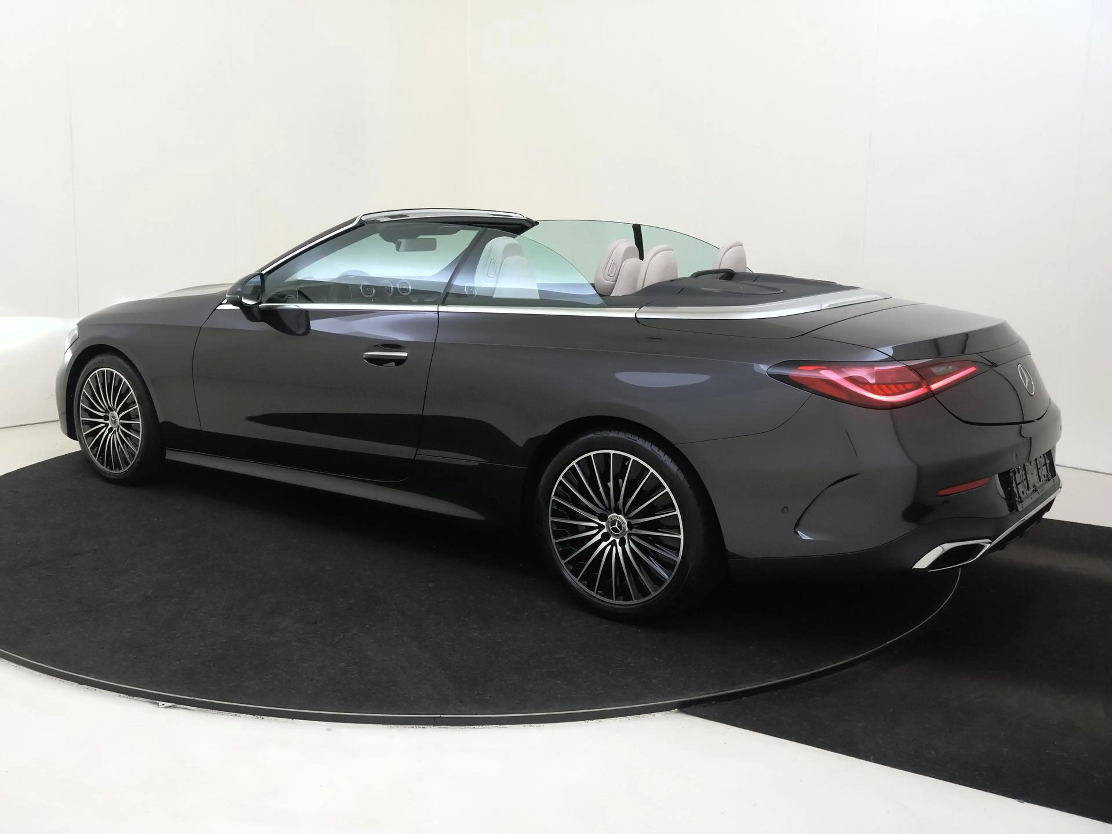Mercedes-Benz CLE 180 Cabriolet AMG Line / Winterpakket / Memory-Stoelen — photo 3