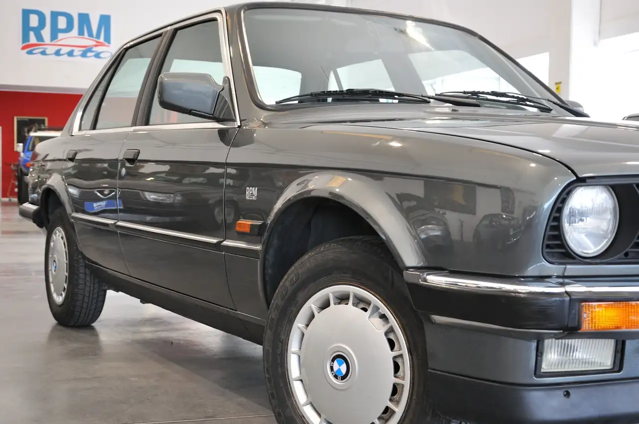 BMW E30 316i BERLINE - 1.8 90 ch - 93 300KMS - NOMBREUX FRAIS RECENTS - ENTRETIEN COMPLET