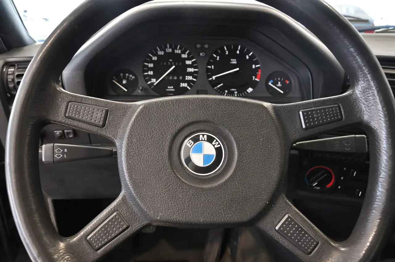 BMW E30 316i BERLINE - 1.8 90 ch - 93 300KMS - NOMBREUX FRAIS RECENTS - ENTRETIEN COMPLET