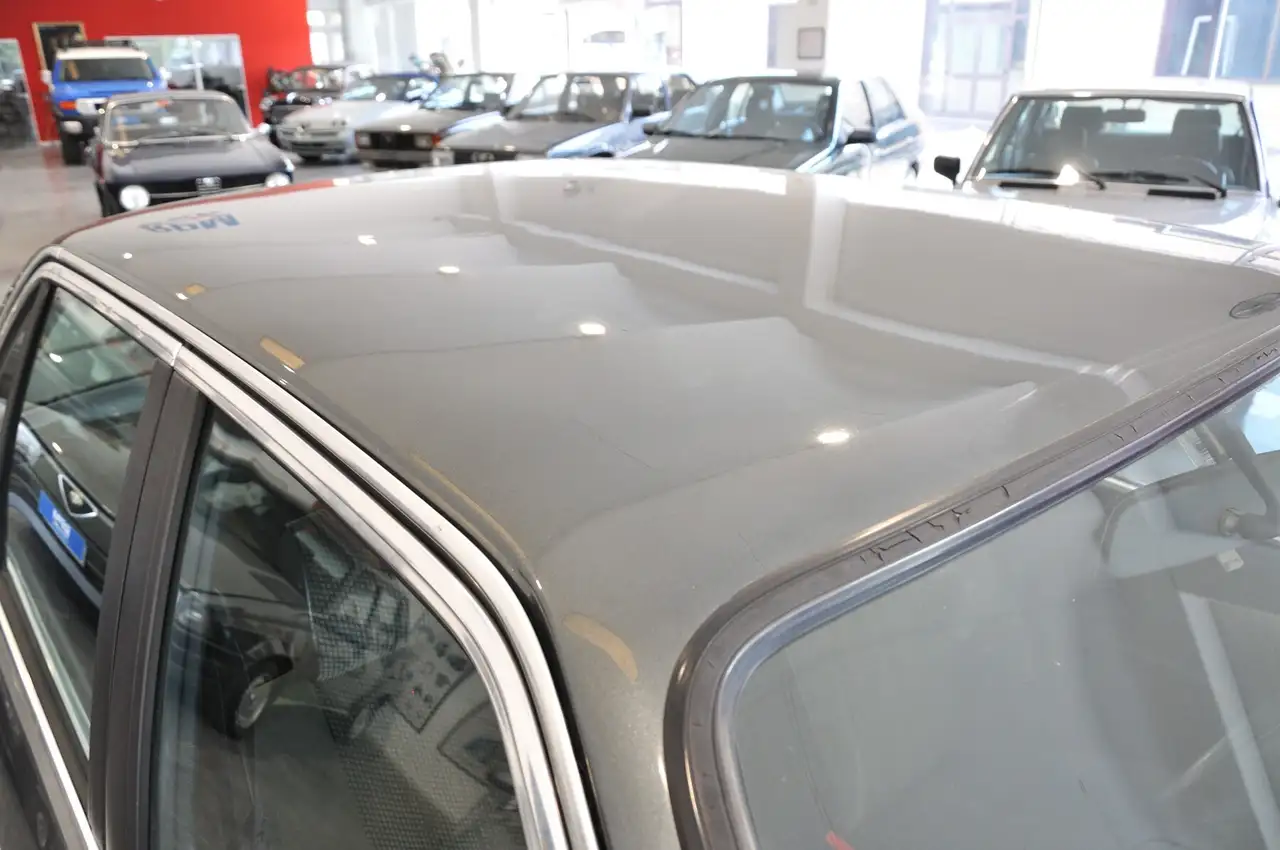 BMW E30 316i BERLINE - 1.8 90 ch - 93 300KMS - NOMBREUX FRAIS RECENTS - ENTRETIEN COMPLET