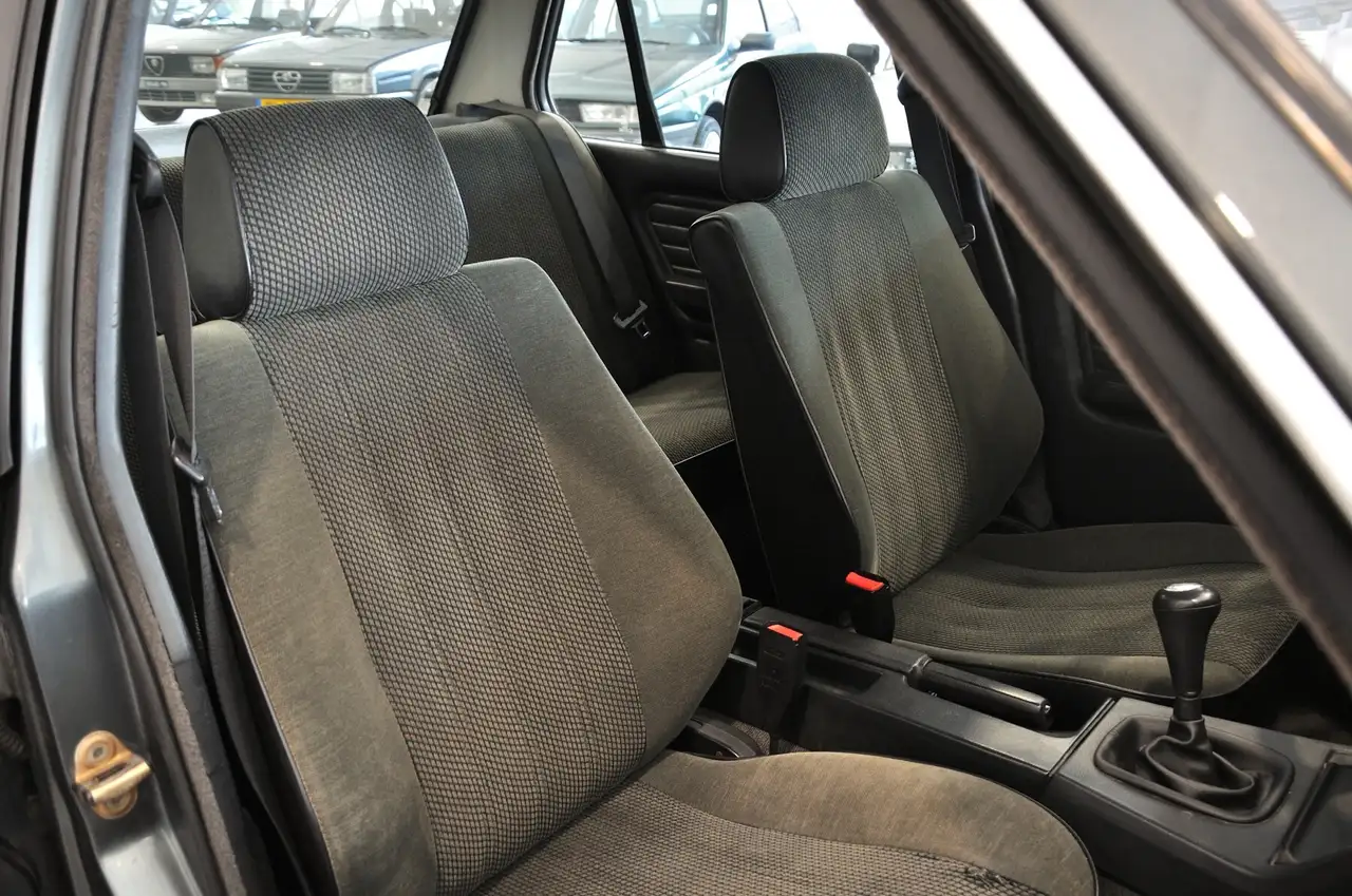 BMW E30 316i BERLINE - 1.8 90 ch - 93 300KMS - NOMBREUX FRAIS RECENTS - ENTRETIEN COMPLET