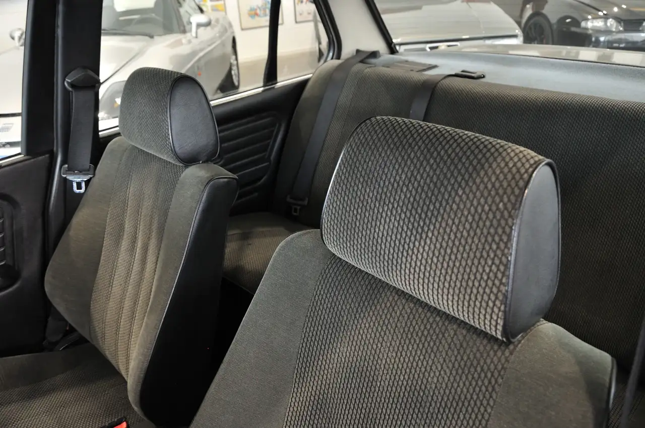 BMW E30 316i BERLINE - 1.8 90 ch - 93 300KMS - NOMBREUX FRAIS RECENTS - ENTRETIEN COMPLET