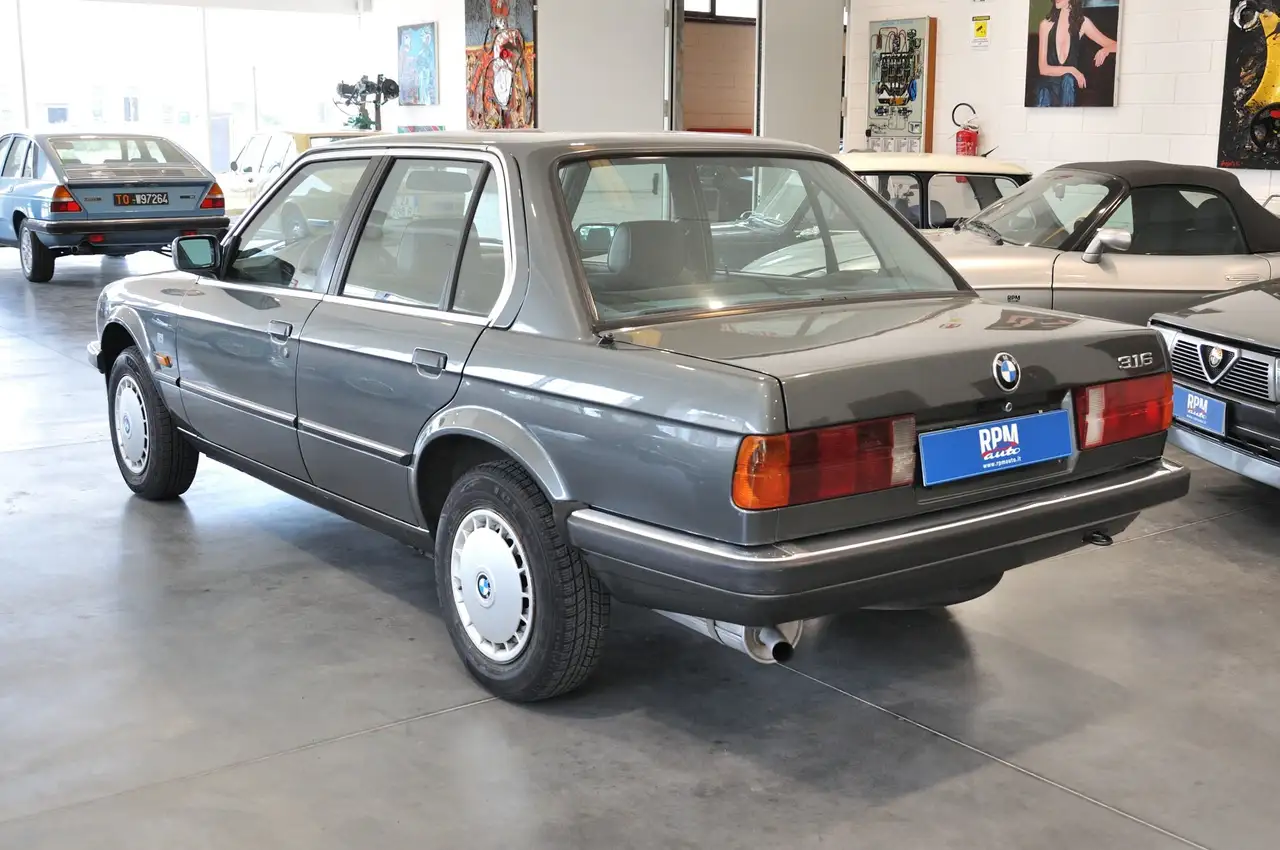 BMW E30 316i BERLINE - 1.8 90 ch - 93 300KMS - NOMBREUX FRAIS RECENTS - ENTRETIEN COMPLET