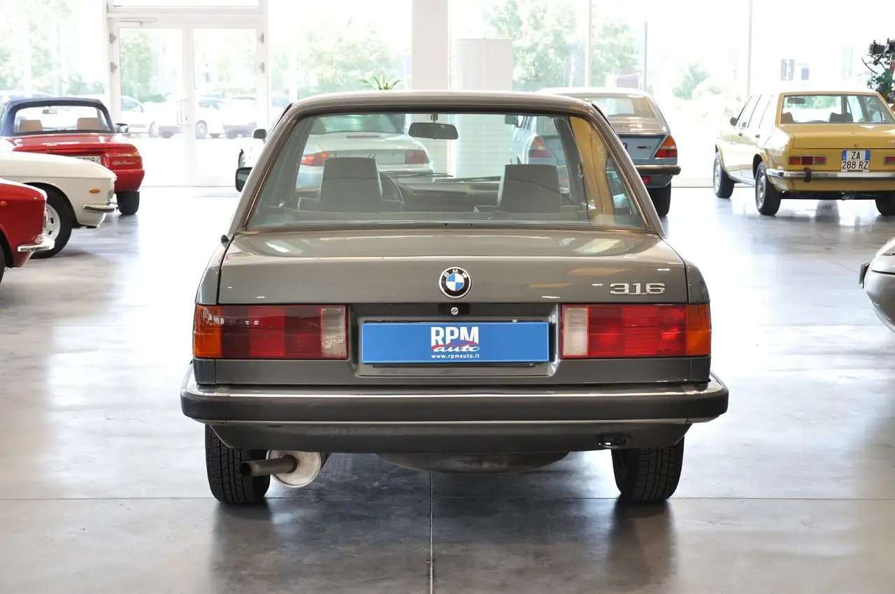 BMW E30 316i BERLINE - 1.8 90 ch - 93 300KMS - NOMBREUX FRAIS RECENTS - ENTRETIEN COMPLET