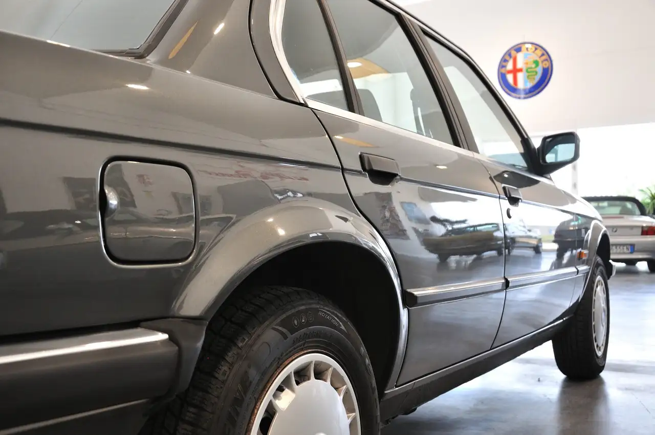 BMW E30 316i BERLINE - 1.8 90 ch - 93 300KMS - NOMBREUX FRAIS RECENTS - ENTRETIEN COMPLET