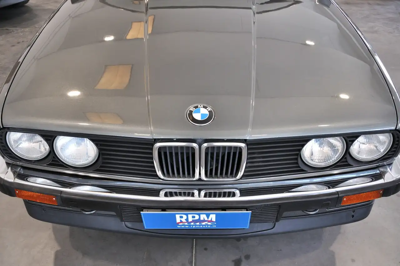 BMW E30 316i BERLINE - 1.8 90 ch - 93 300KMS - NOMBREUX FRAIS RECENTS - ENTRETIEN COMPLET